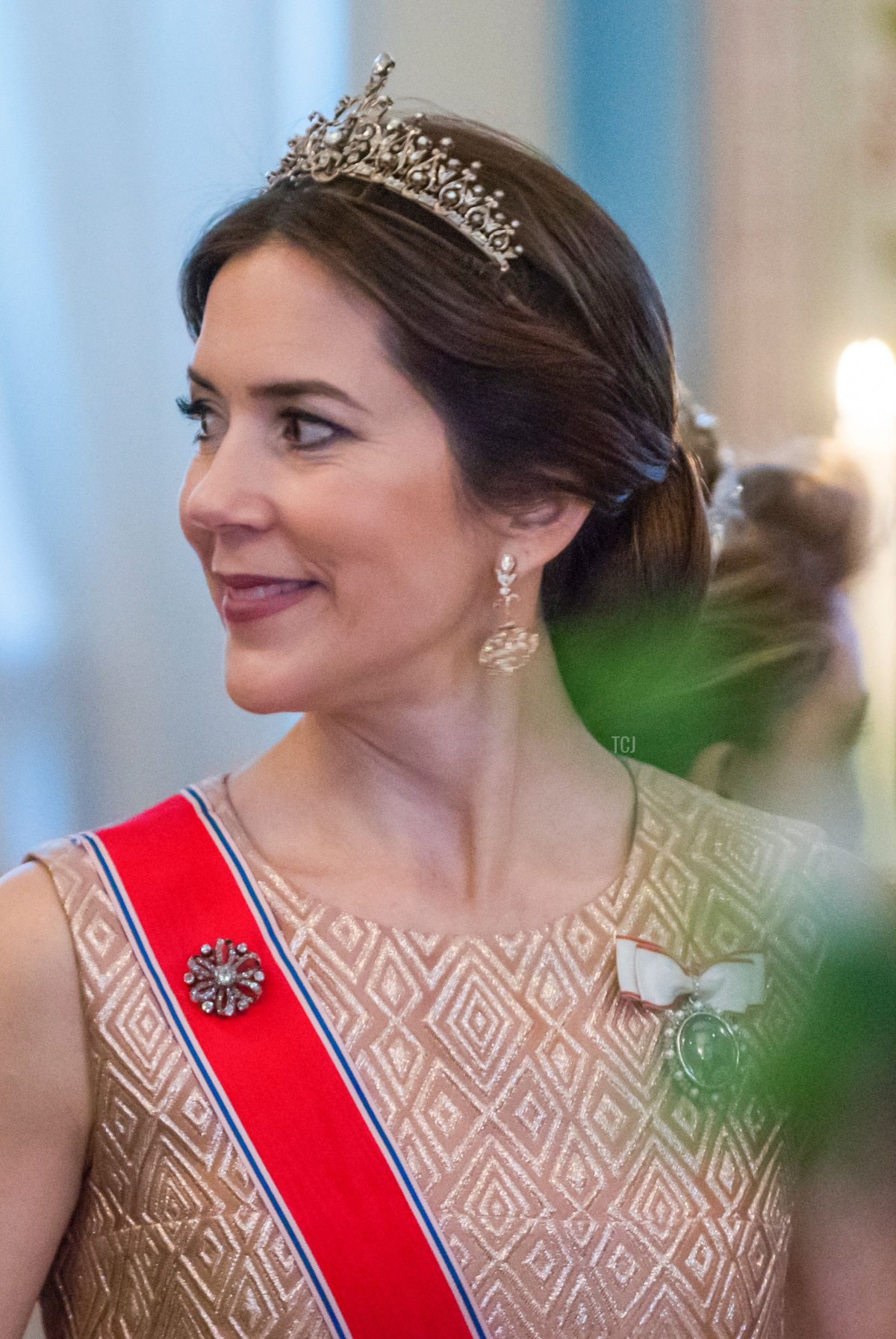 La Principessa ereditaria Mary di Danimarca è vista durante una cena di gala al Palazzo Reale di Oslo il 9 maggio 2017 in occasione degli 80 anni dei Re di Norvegia (HAAKON MOSVOLD LARSEN/AFP via Getty Images)