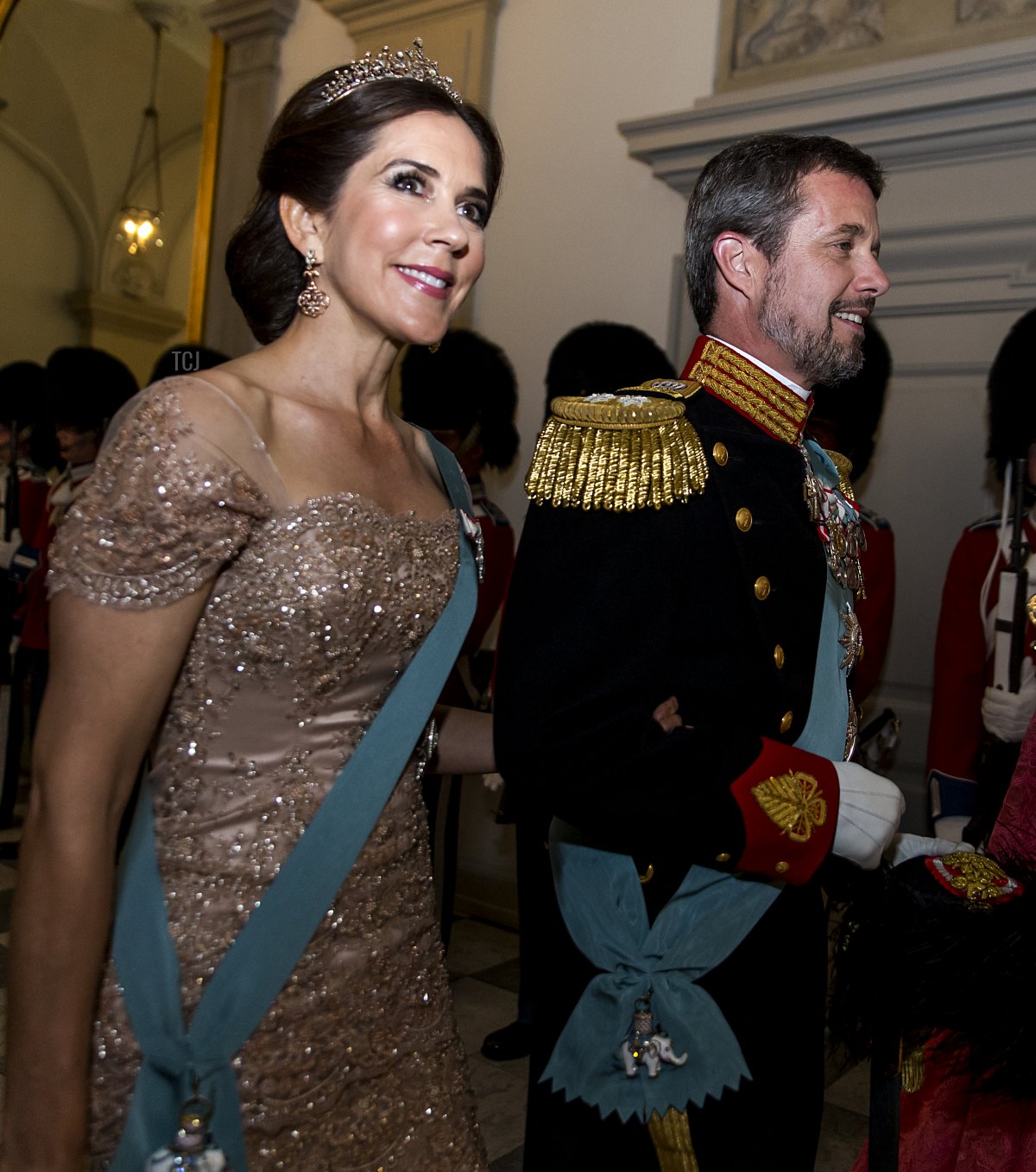 La Principessa ereditaria Mary e il Principe Frederik di Danimarca arrivano al banchetto di gala in occasione del 50° compleanno del Principe al Palazzo Christiansborg il 26 maggio 2018 a Copenaghen, Danimarca (Ole Jensen/Getty Images)