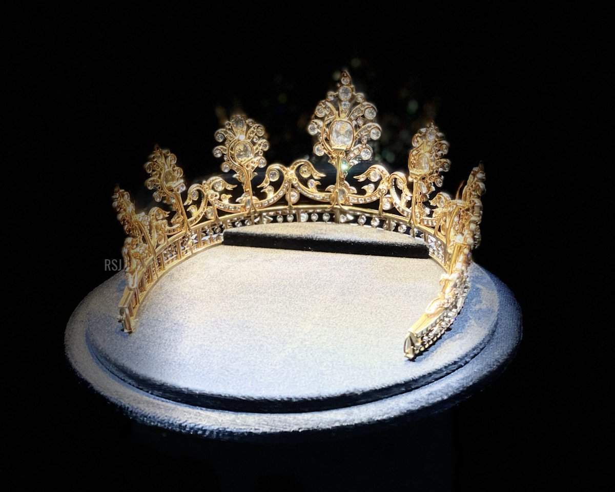 La Tiara del Devonshire, esposta come parte della Mostra del Giubileo di Platino di Sotheby's a Londra, giugno 2022 (Raymond Janis)