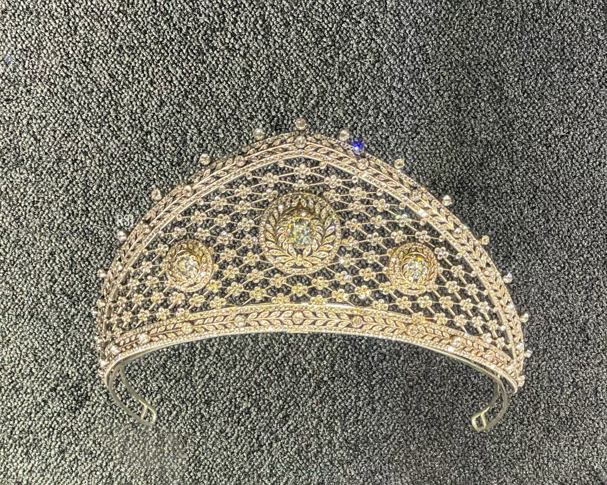 La Tiara Fabergé della Principessa Cecilie, esposta come parte della Mostra del Giubileo di Platino di Sotheby's a Londra, giugno 2022 (Raymond Janis)