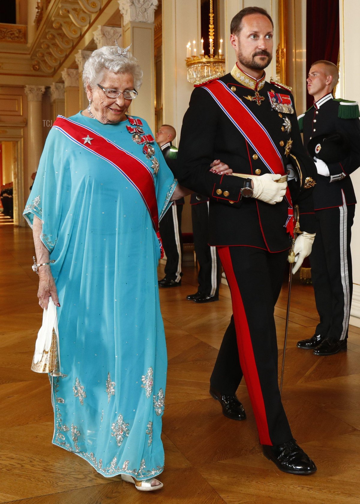 La Principessa Astrid, Mrs. Ferner e il Principe Ereditario Haakon arrivano per la cena di gala al Palazzo Reale in occasione della visita di Stato dalla Slovacchia, 4 giugno 2018 (Heiko Junge/NTB Scanpix/Alamy)