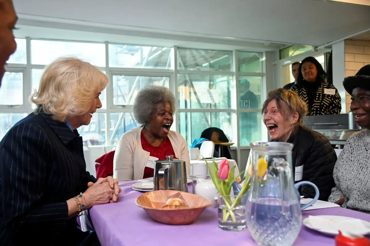 La regina Camilla visita il S.T.O.R.M Family Centre, a Londra, il 9 febbraio 2023 (Toby Melville - WPA Pool/Getty Images)