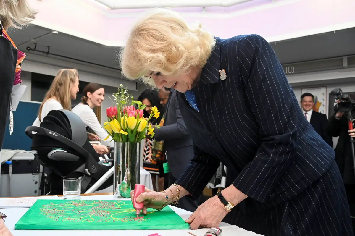 La regina Camilla visita il S.T.O.R.M Family Centre, a Londra, il 9 febbraio 2023 (Toby Melville - WPA Pool/Getty Images)