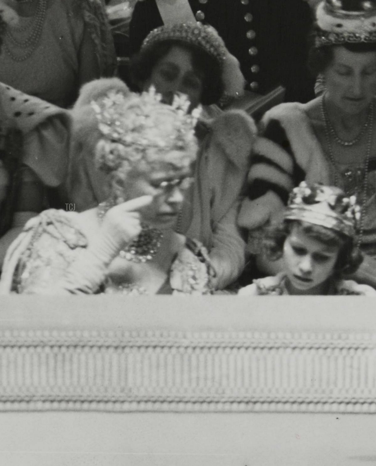 Regina Mary e Regina Elisabetta II, fotografate nella scatola reale durante l'incoronazione del Re Giorgio VI e della Regina Elisabetta, maggio 1937 (Hulton Archive/Getty Images)