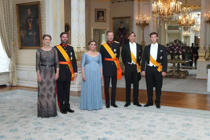 Il Granduca Henri, la Granduchessa Maria Teresa, il Granduca d'eredità Guillaume, la Granduchessa d'eredità Stéphanie, il Principe Louis e il Principe Sebastien partecipano a una gala che celebra la Festa Nazionale del Lussemburgo il 23 giugno 2014 (Cour Grand-Ducale)