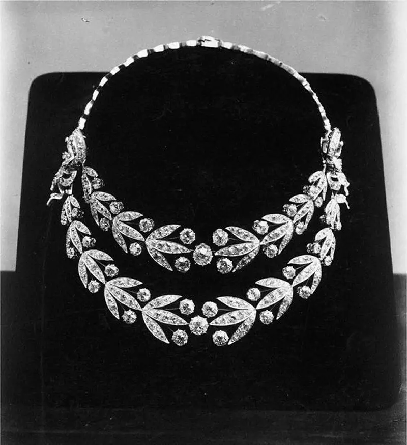 Fotografia d'archivio di una collana d'alloro Boucheron, ca. 1900 (Boucheron)