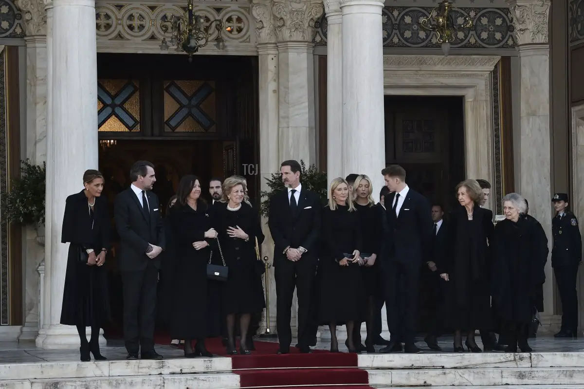 Membri della famiglia reale greca partecipano al Servizio Memoriale di 40 giorni per il Re Costantino II presso la Cattedrale Metropolita il 18 febbraio 2023 ad Atene, Grecia (Milos Bicanski/Getty Images)