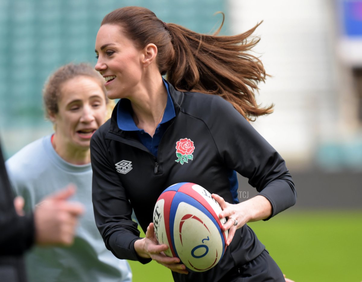 La Duchessa di Cambridge partecipa a una sessione di allenamento di rugby in Inghilterra, dopo essere diventata Patron della Rugby Football Union allo Stadio Twickenham il 2 febbraio 2022 a Londra, Inghilterra (Jeremy Selwyn - di WPA Pool/Getty Images)