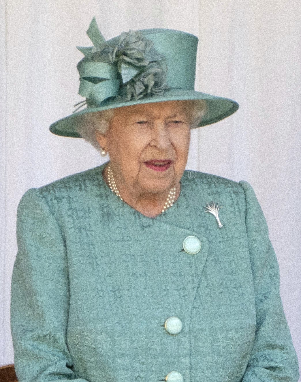 La Regina Elisabetta II partecipa a una cerimonia per festeggiare il suo compleanno ufficiale al Castello di Windsor il 13 giugno 2020 a Windsor, Inghilterra (Paul Edwards - WPA Pool/Getty Images)