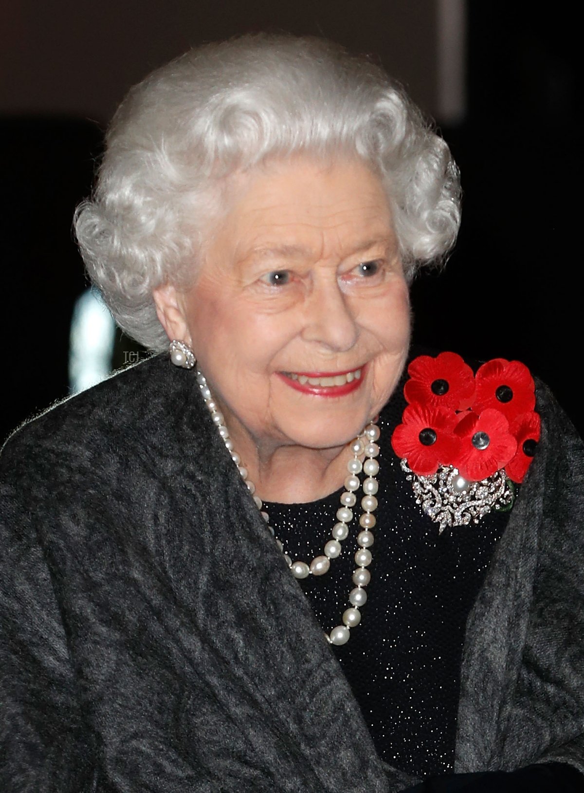 La Regina Elisabetta II arriva per partecipare al Festival annuale di Ricordo della Royal British Legion presso il Royal Albert Hall di Londra il 10 novembre 2018 (CHRIS JACKSON/POOL/AFP via Getty Images)