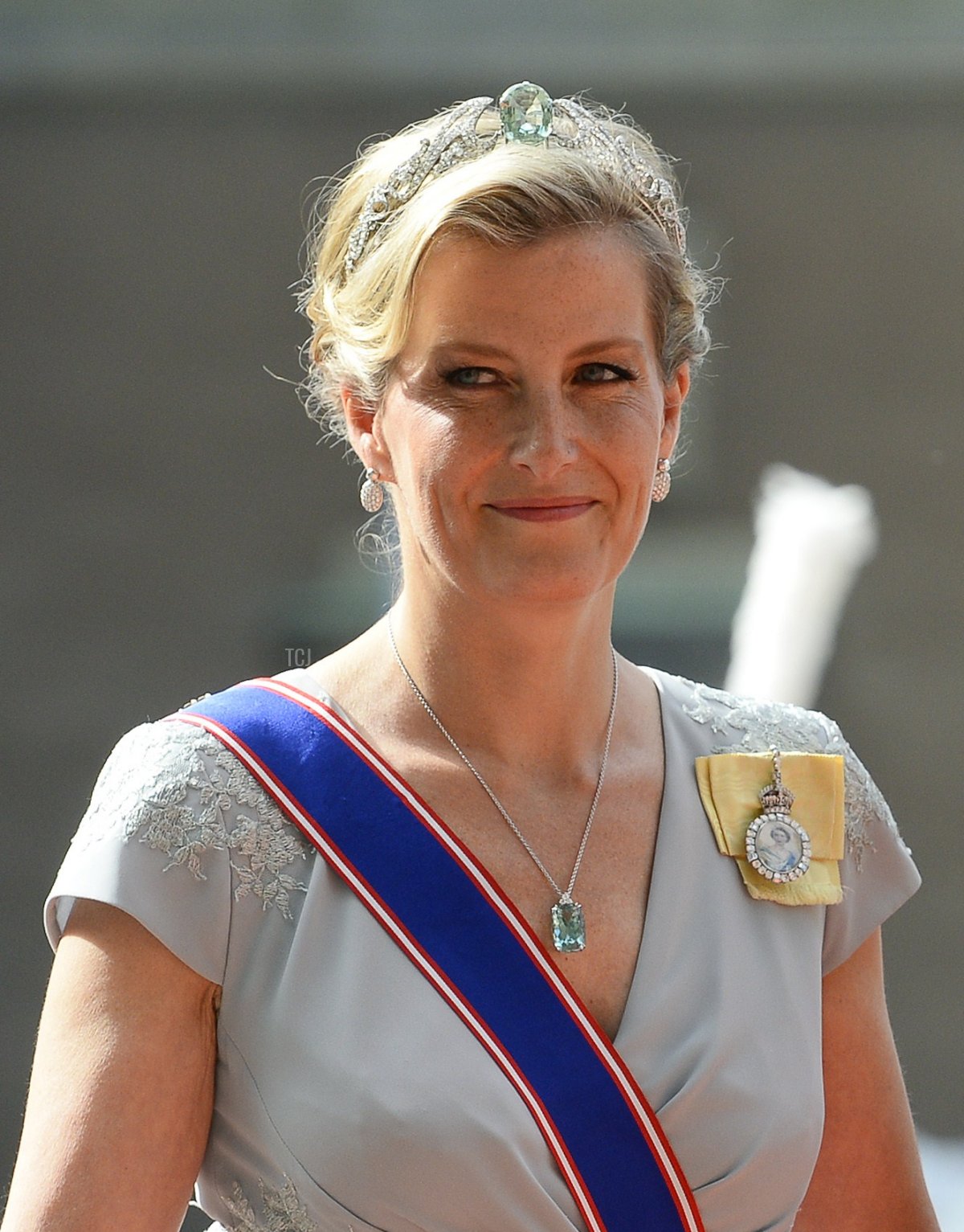 La Contessa di Wessex arriva al matrimonio del Principe Carl Philip di Svezia e Sofia Hellqvist a Stoccolma, Svezia, il 13 giugno 2015 (JONATHAN NACKSTRAND/AFP via Getty Images)