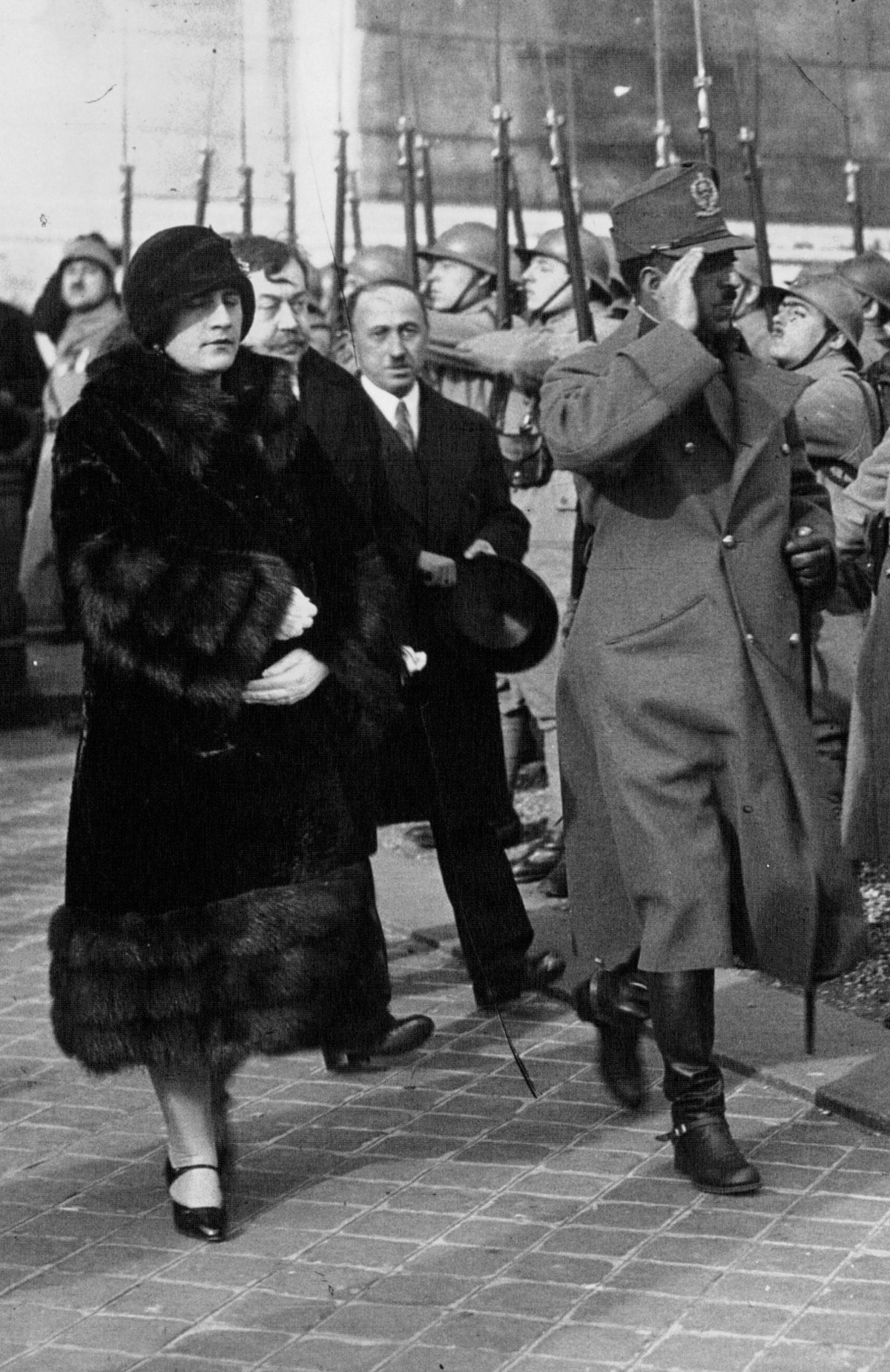 Il Re e la Regina dell'Afghanistan a Parigi, 1928 (Gallica Digital Library/Wikimedia Commons)