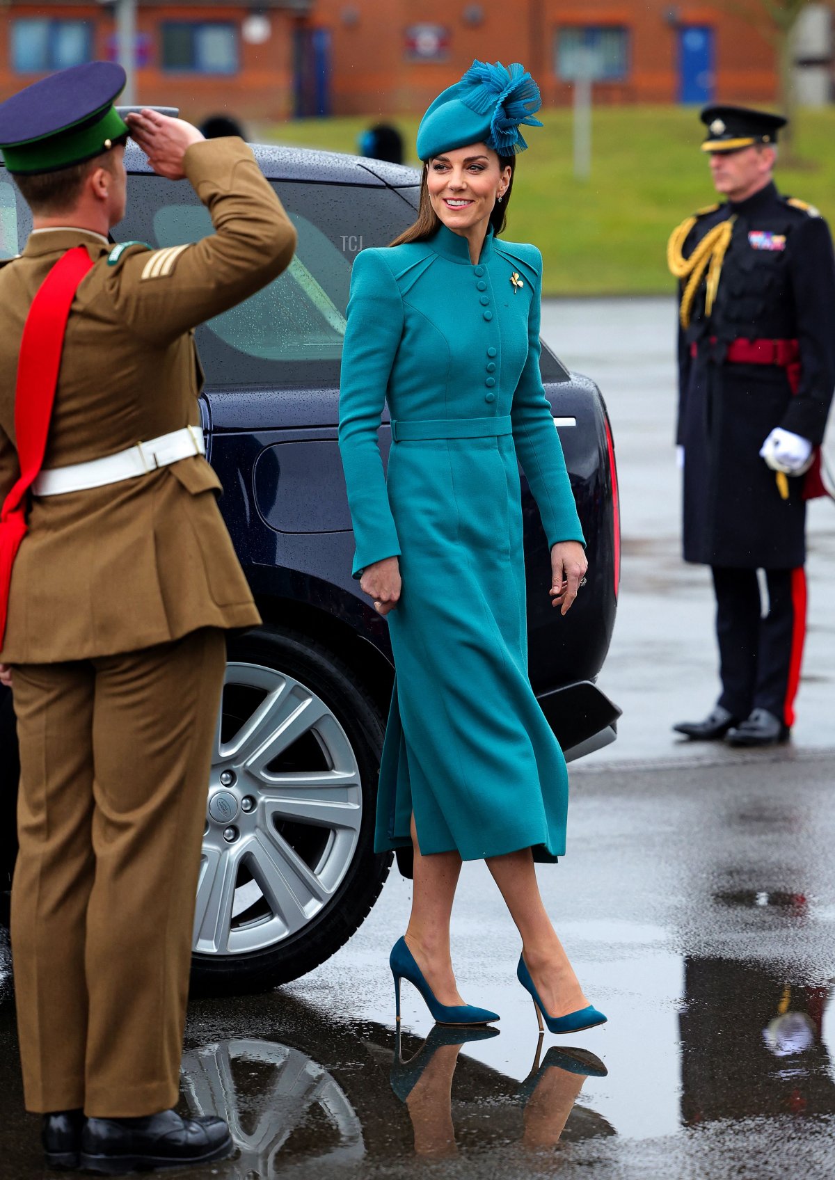 La Principessa del Galles arriva per partecipare alla Parata di San Patrizio del 1° Battaglione dei Gardiani Irlandesi, presso le Caserme Mons di Aldershot, a sud-ovest di Londra, il 17 marzo 2023 (CHRIS JACKSON/POOL/AFP via Getty Images)