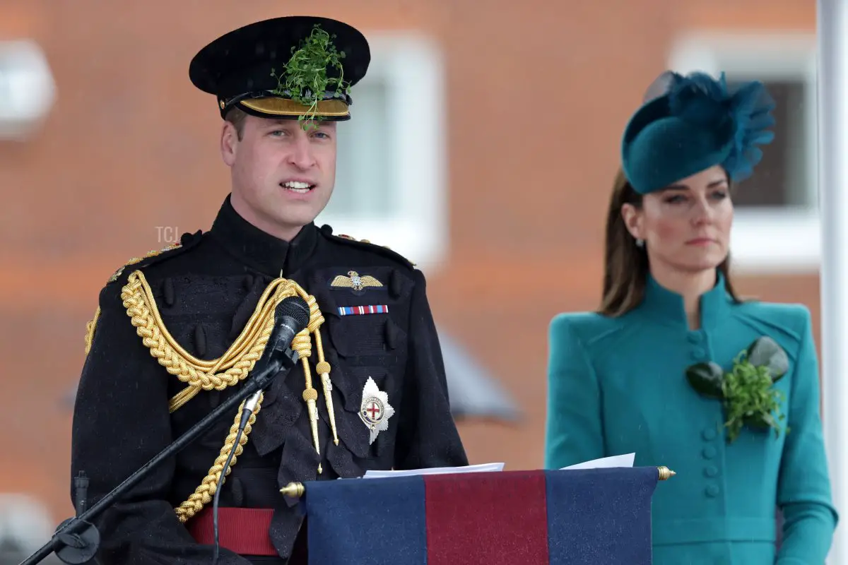 Il Principe e la Principessa del Galles sul palco durante la Parata di San Patrizio alle Caserme Mons il 17 marzo 2023 ad Aldershot, Inghilterra (Chris Jackson - WPA Pool/Getty Images)