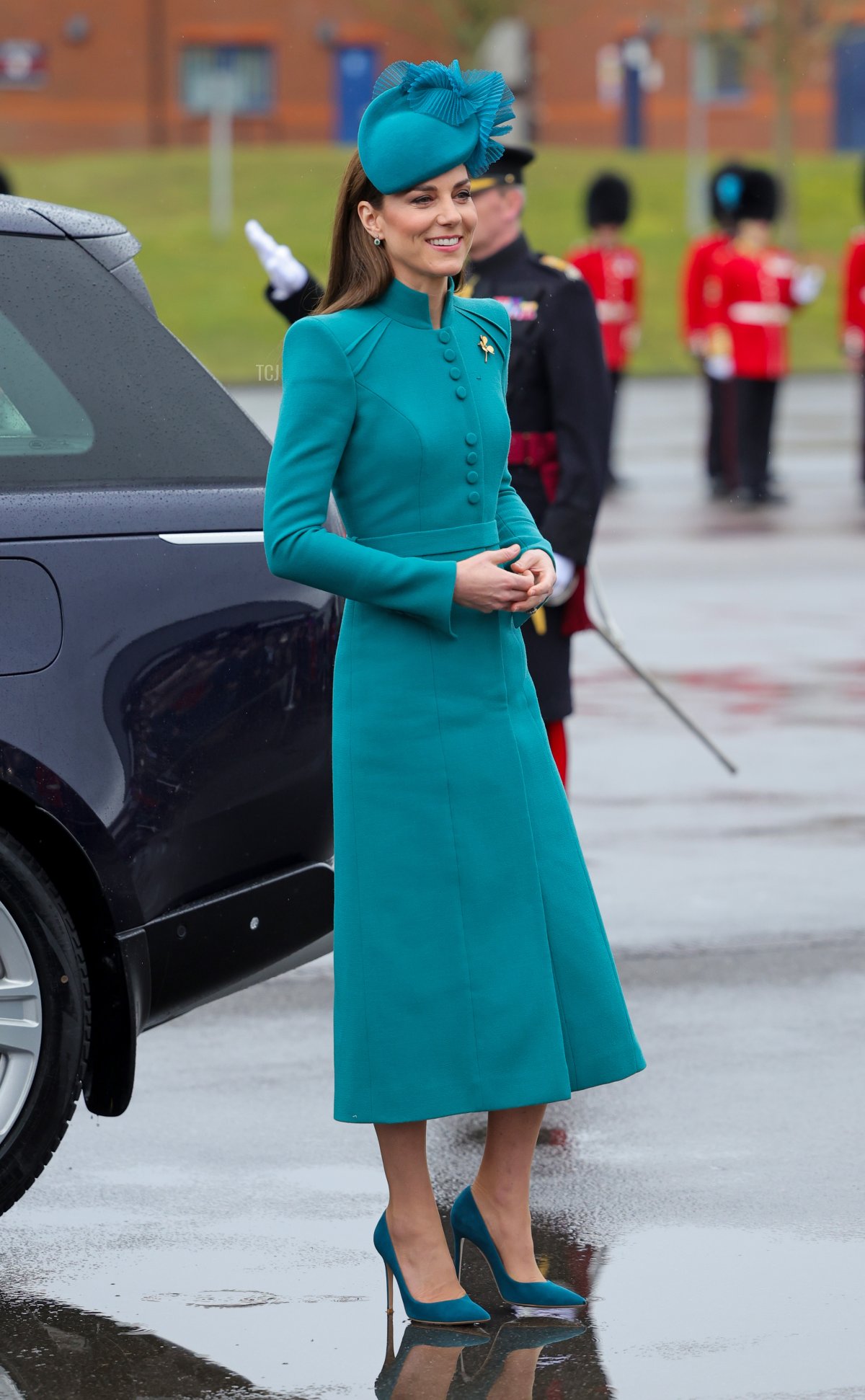 La Principessa del Galles sorride durante il loro arrivo alla Parata di San Patrizio alle Caserme Mons il 17 marzo 2023 ad Aldershot, Inghilterra (Chris Jackson - WPA Pool/Getty Images)