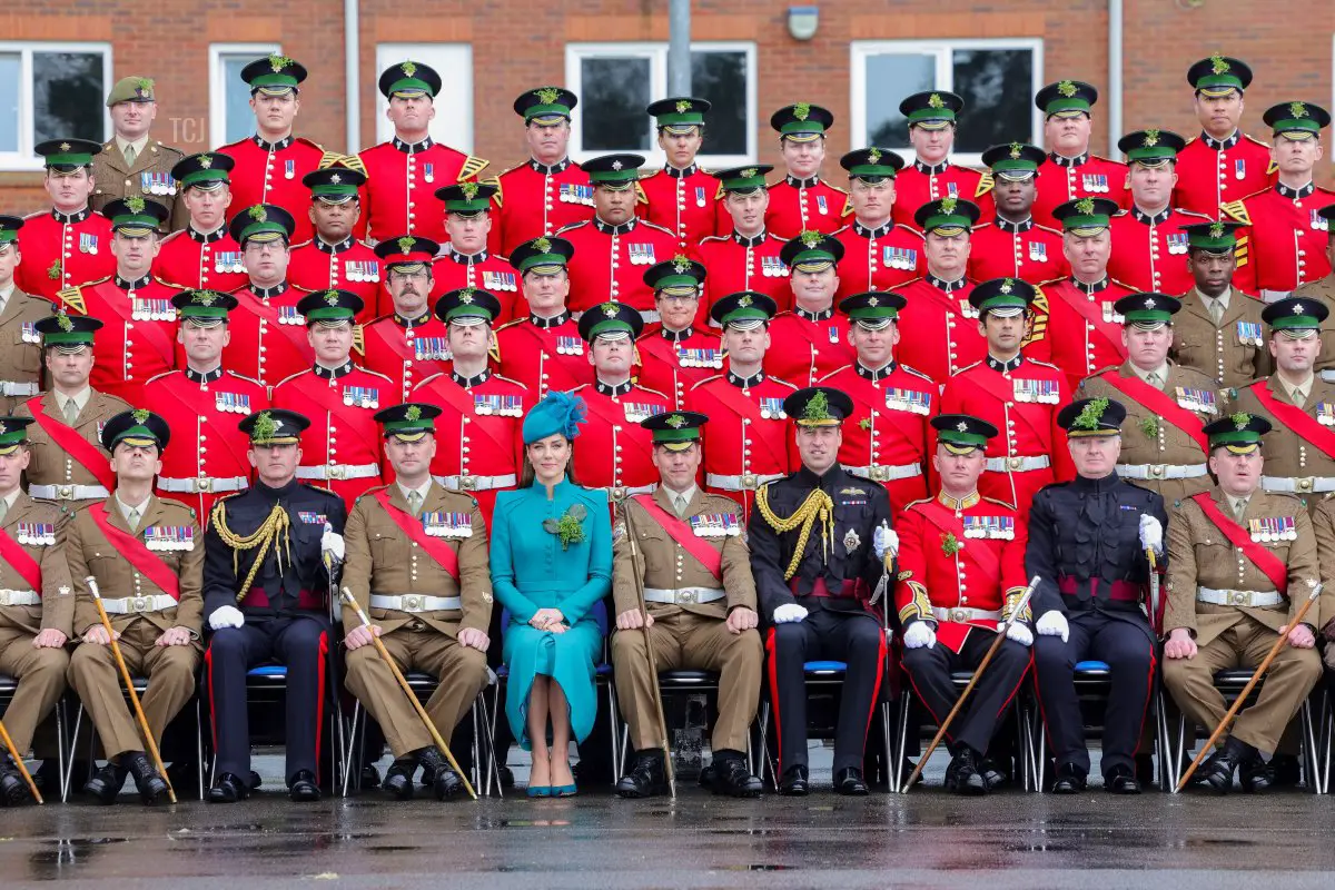 Il Principe e la Principessa del Galles posano per una fotografia ufficiale dopo la Parata di San Patrizio alle Caserme Mons il 17 marzo 2023 ad Aldershot, Inghilterra (Chris Jackson - WPA Pool/Getty Images)