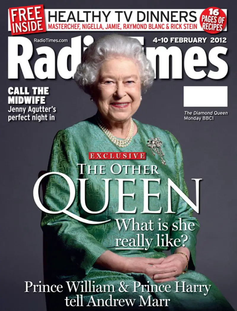 La regina Elisabetta II è ritratta sulla copertura della Radio Times, febbraio 2012 (Radio Times)