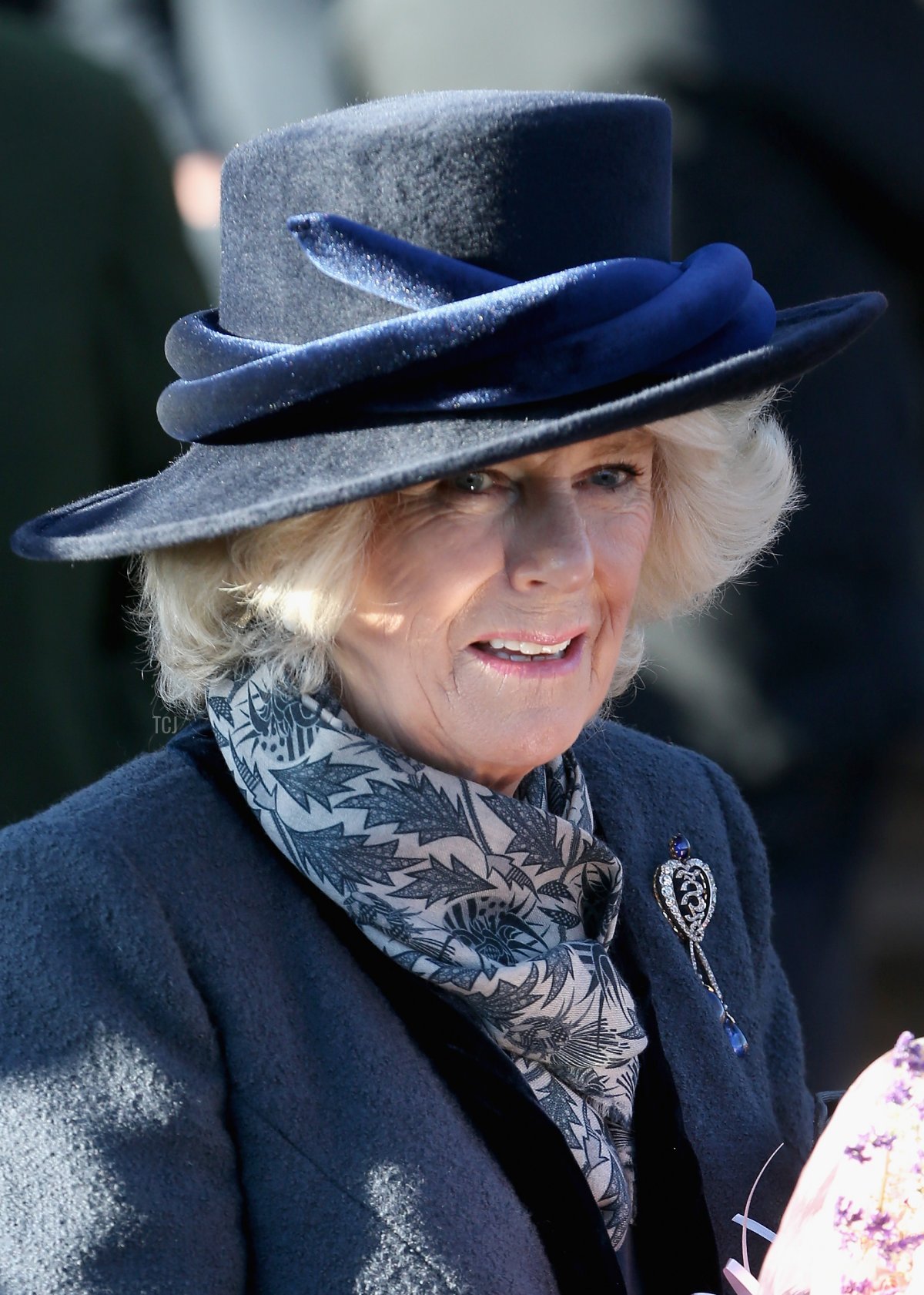 La duchessa di Cornovaglia lascia un servizio di Natale vicino a Sandringham il 25 dicembre 2013 a King's Lynn, Inghilterra (Chris Jackson/Getty Images)