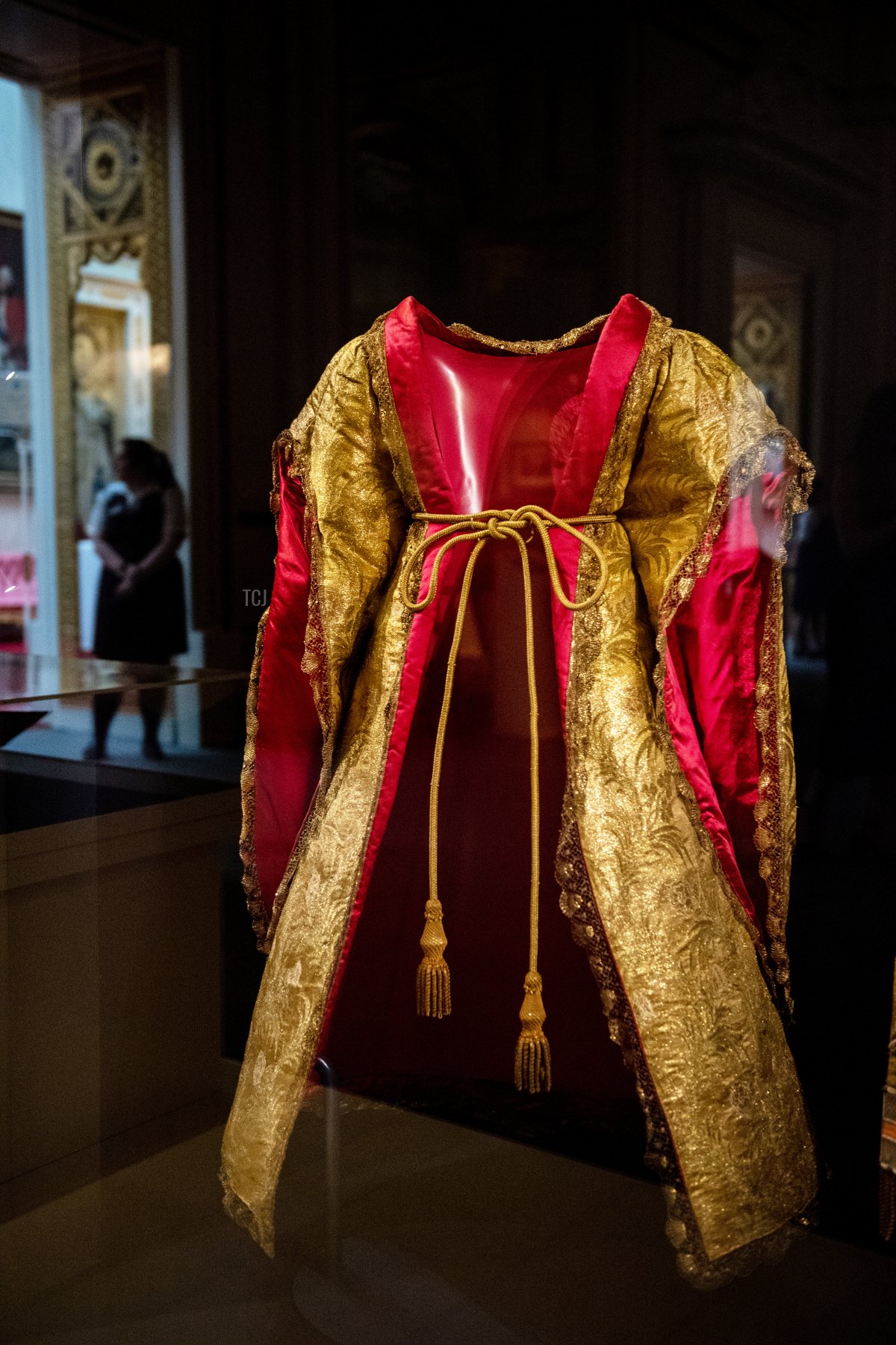 La Supertunica indossata dalla Regina Vittoria durante la sua incoronazione, esposta a Buckingham Palace il 17 luglio 2019 a Londra, Inghilterra (Chris J Ratcliffe/Getty Images)