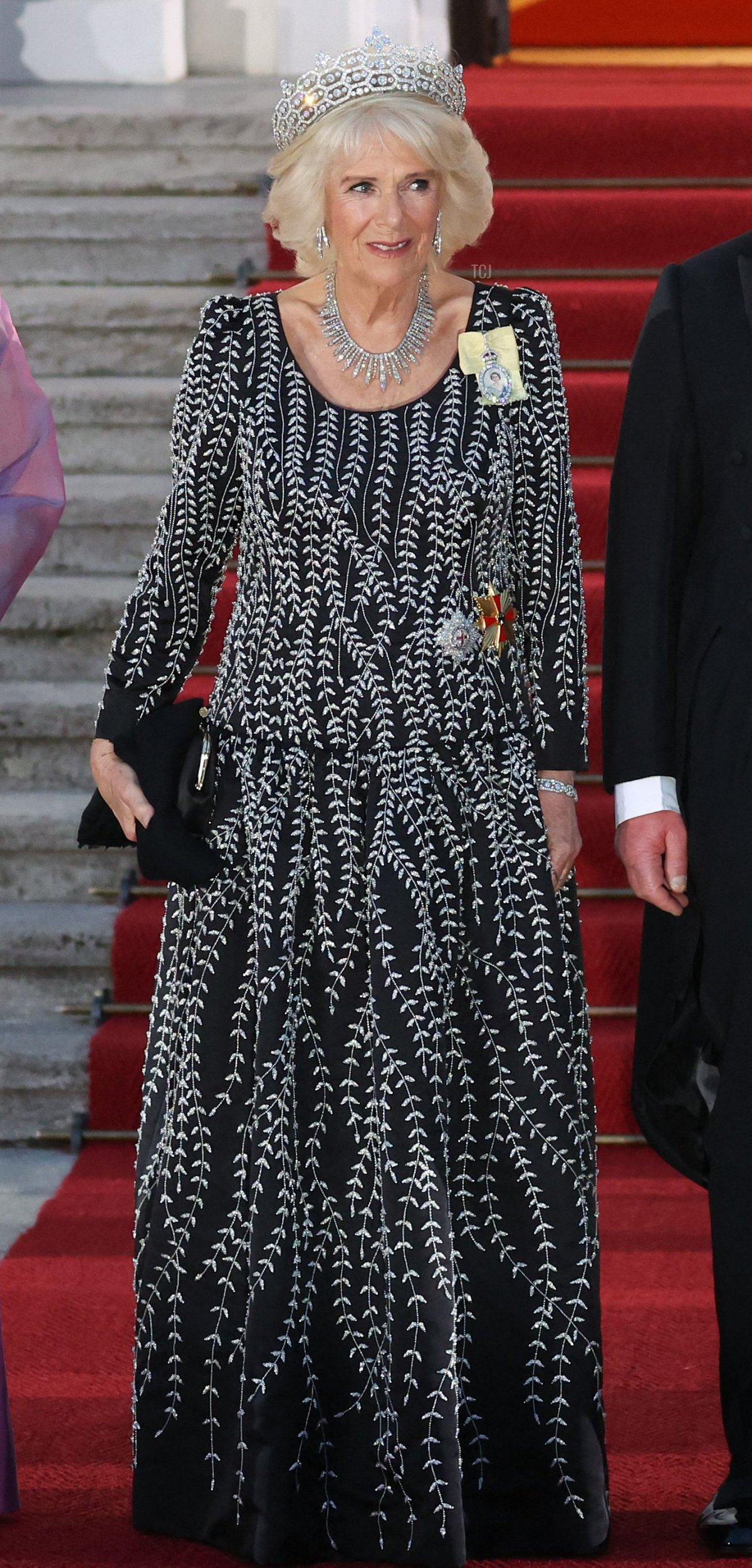 La Regina Camilla arriva per un banchetto di stato a Schloss Bellevue a Berlino, il 29 marzo 2023 (RONNY HARTMANN/AFP via Getty Images)