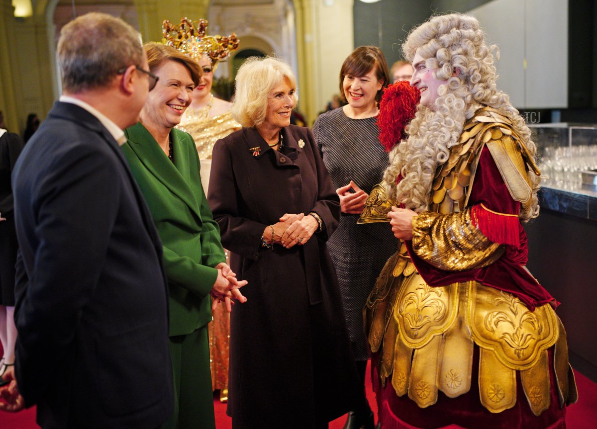 Elke Buedenbender e la regina Camilla visitano la Komische Oper di Berlino il 30 marzo 2023 (Ben Birchall-Pool/Getty Images)