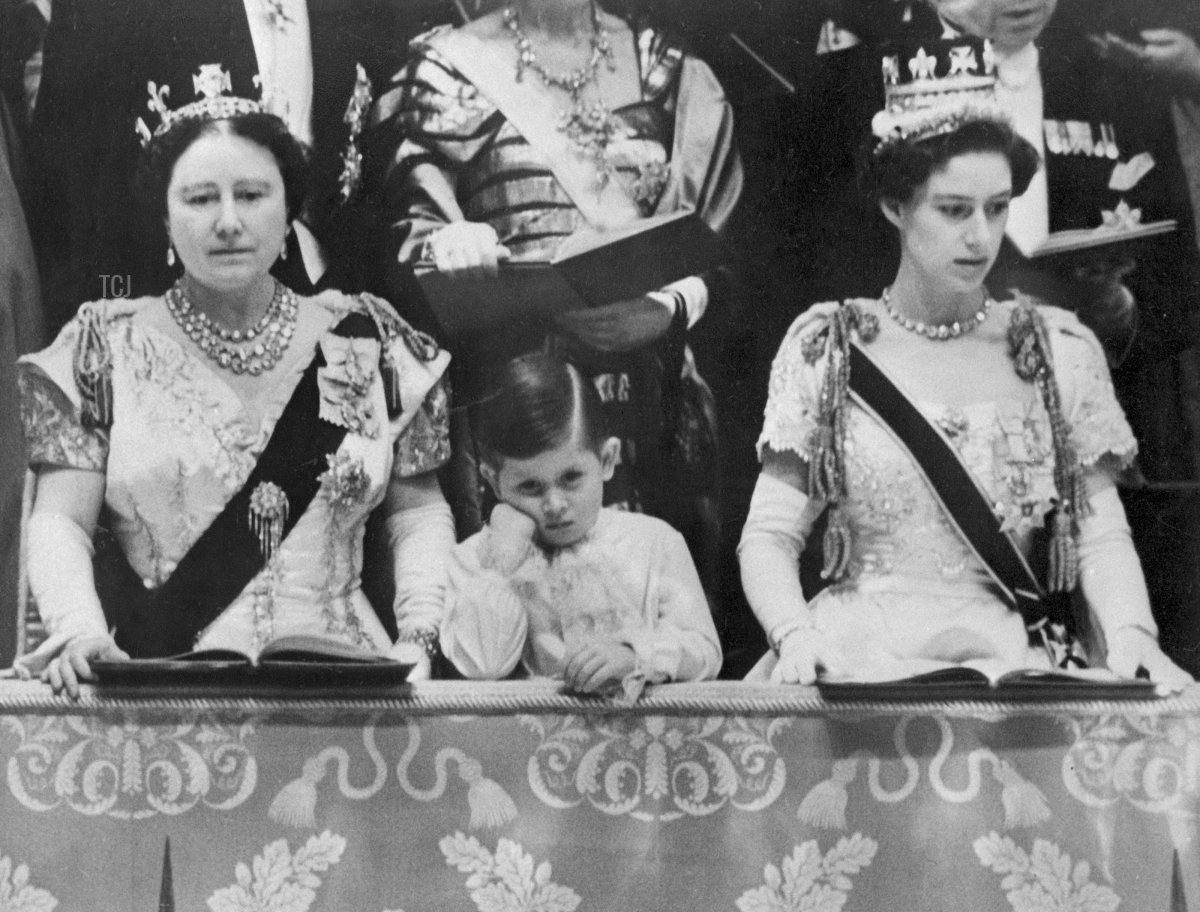 La Regina Elisabetta, il Principe Carlo e la Principessa Margaret partecipano all'incoronazione della Regina Elisabetta II il 2 giugno 1953 a Westminster Abbey a Londra (INTERCONTINENTALE/AFP via Getty Images)