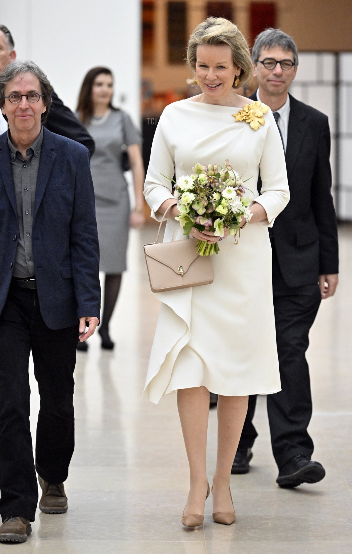 La regina Matilde del Belgio visita una nuova mostra, 'Esplorazione Egitto', al Museo d'Arte e Storia di Bruxelles il 30 marzo 2023 (ERIC LALMAND/BELGA MAG/AFP via Getty Images)