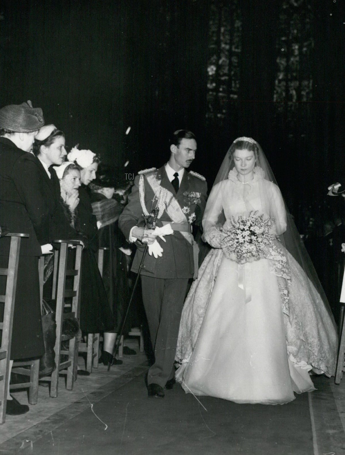 Il Granduca Ereditario Giovanni del Lussemburgo sposa la Principessa Giuseppina-Carlotta del Belgio nella cattedrale del Lussemburgo, 9 aprile 1953 (Keystone Press/Alamy)