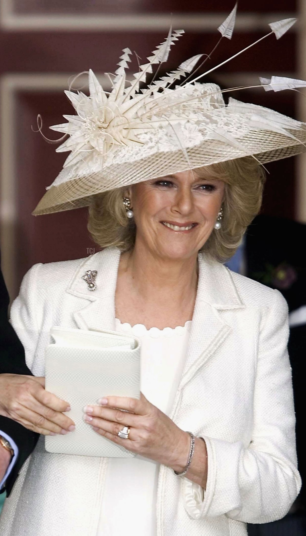 Il Principe di Galles e la Duchessa di Cornovaglia lasciano il Guildhall a Windsor dopo la loro cerimonia di matrimonio civile, 9 aprile 2005 (ROTA/Getty Images)