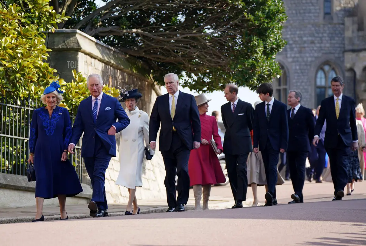 I membri della famiglia reale britannica partecipano al Servizio Pasquale di Mattutino al Castello di Windsor il 9 aprile 2023 a Windsor, Inghilterra (Yui Mok - WPA Pool/Getty Images)