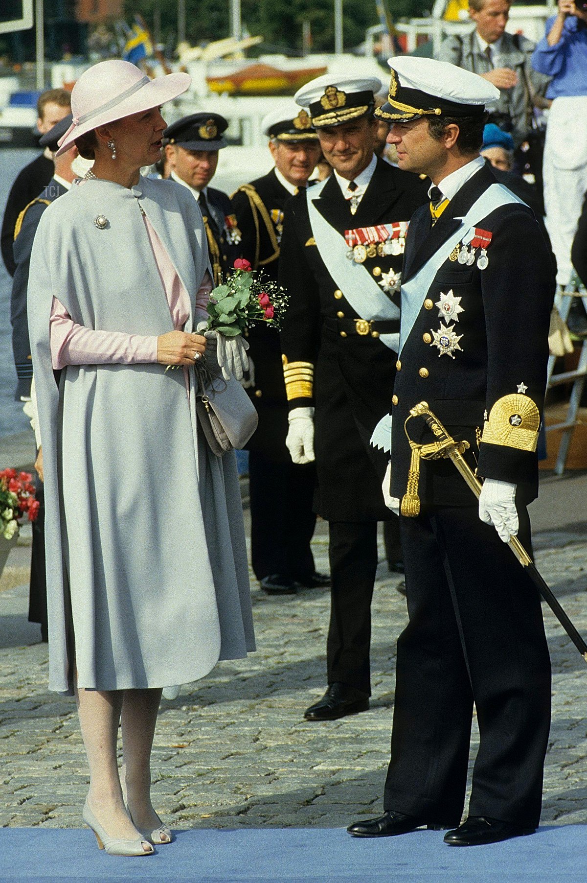 La Regina Margrethe II e il Principe Henrik di Danimarca sono ritratti in Svezia con suo cugino, il Re Carl XVI Gustaf, 1985 (Classic Picture Library/Alamy)