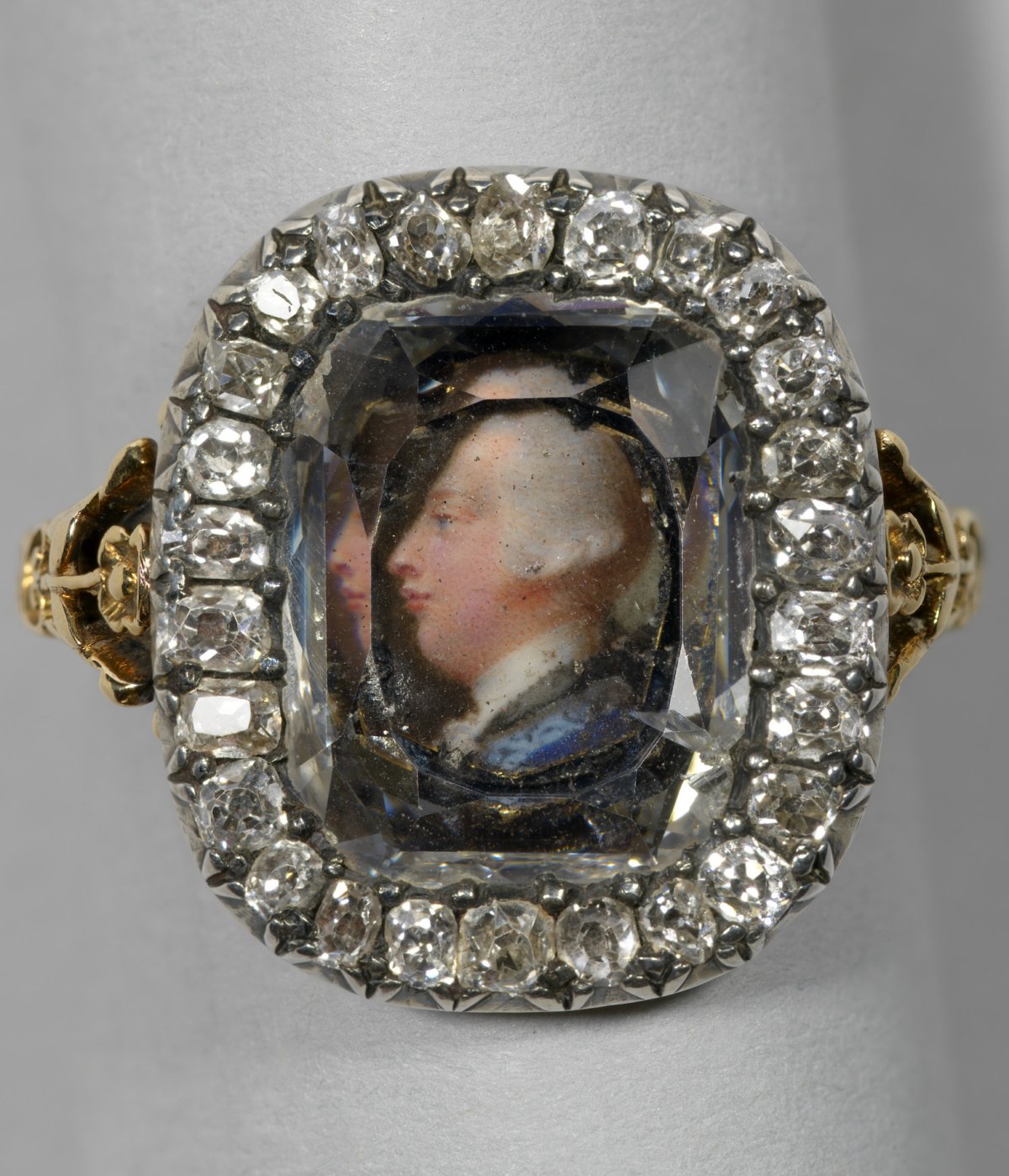 Anello con una miniatura di Giorgio III, 1761 (Royal Collection Trust)