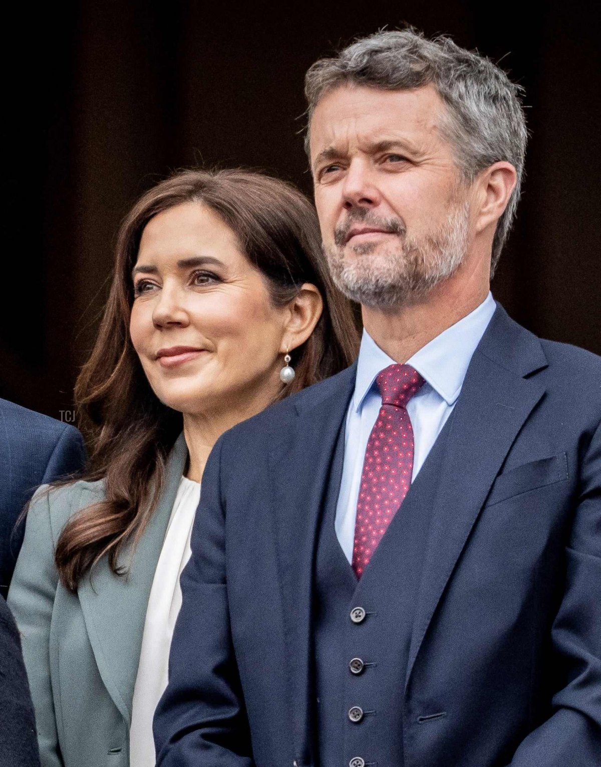 La Principessa Mary e il Principe Ereditario Frederik ritratti sul balcone del Castello di Amalienborg a Copenaghen per l'83° compleanno della Regina, il 16 aprile 2023 (MADS CLAUS RASMUSSEN/Ritzau Scanpix/AFP via Getty Images)