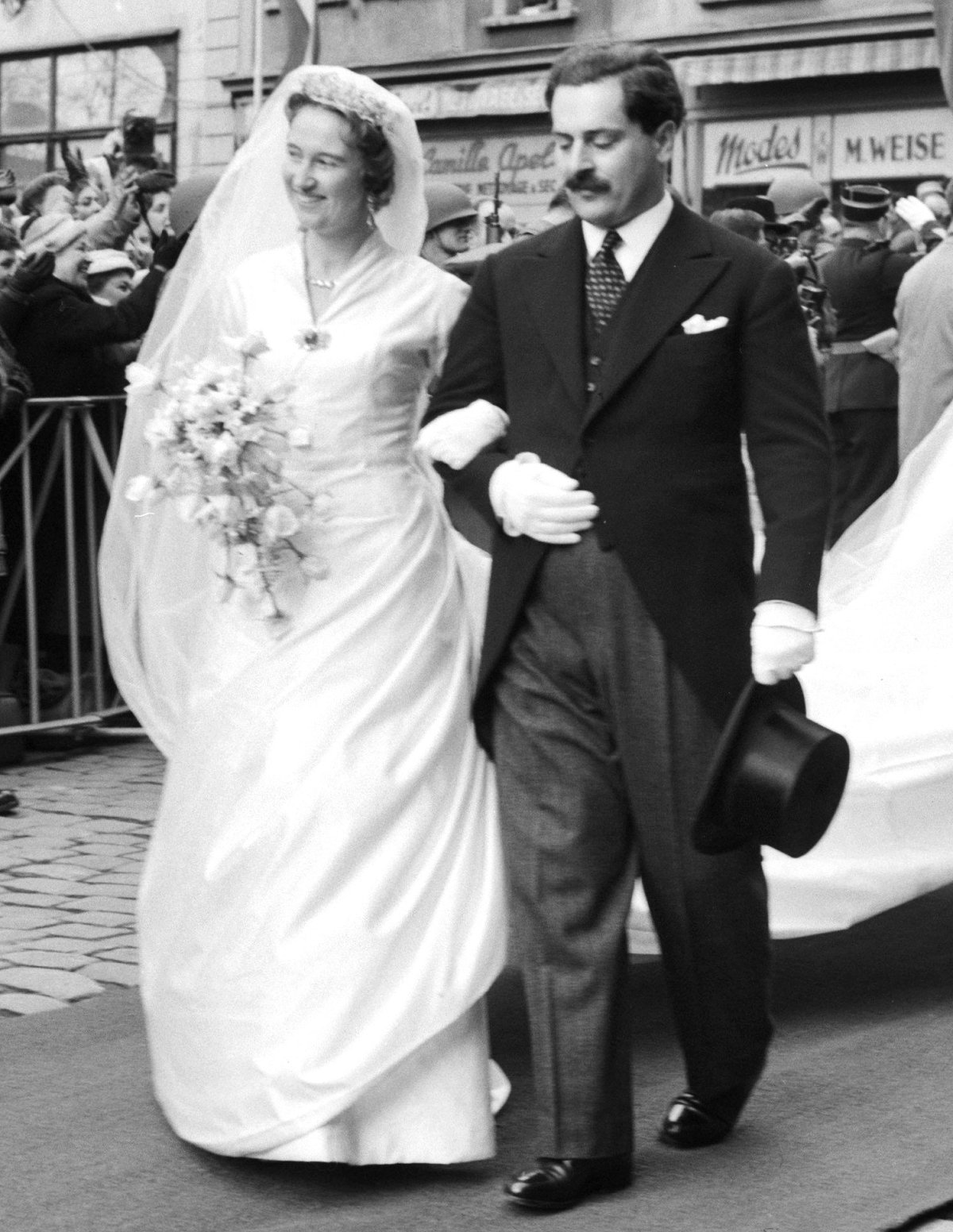 Principessa Marie-Adélaïde di Lussemburgo e Conte Karl Josef Henckel von Donnersmarck nel giorno delle loro nozze in Lussemburgo, 10 aprile 1958