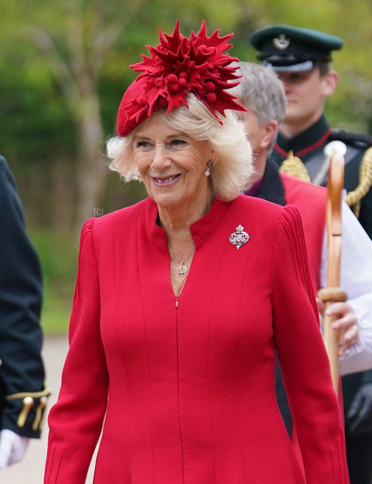 La regina Camilla, colonnelo dei Grenadier Guards arriva a una cerimonia per presentare i nuovi standard e colori alla Royal Navy, ai Life Guards del Household Cavalry Mounted Regiment, alla King's Company dei Grenadier Guards e alla King's Colour Squadron della Royal Air Force presso Buckingham Palace, a Londra, il 27 aprile 2023 (YUI MOK/POOL/AFP tramite Getty Images)