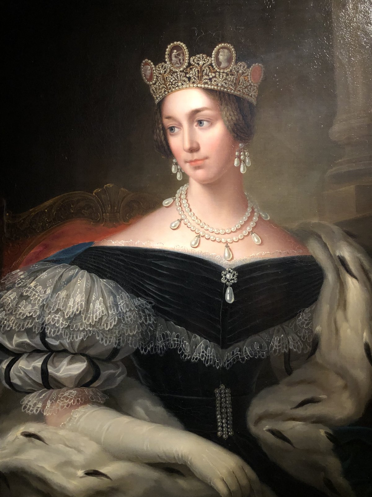 Un ritratto di Giuseppina di Leuchtenberg esposto al Palazzo Reale di Stoccolma, parte dei festeggiamenti per il Giubileo d'Oro del Re Carlo XVI Gustavo di Svezia, 2023 (Foto gentilmente condivisa con noi da Kristina; non riprodurre)