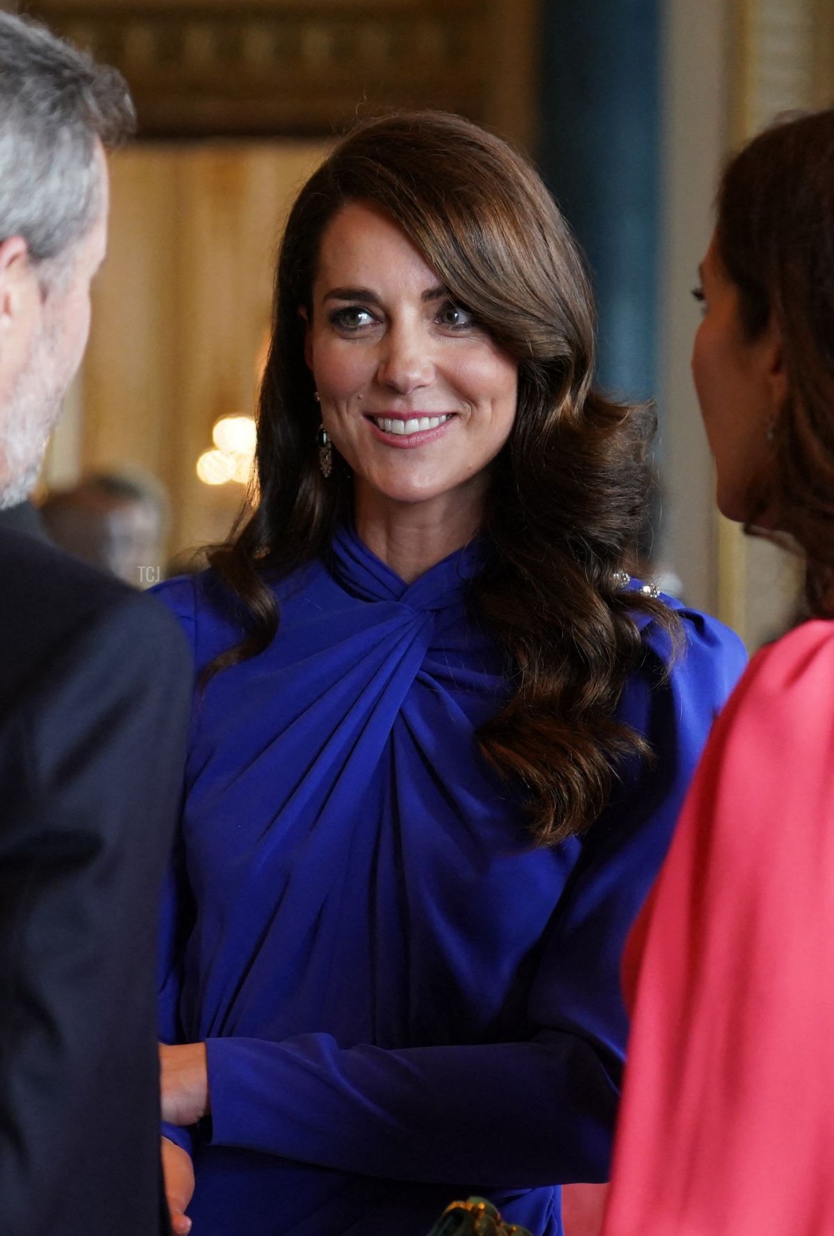 La Principessa di Galles parla con il Principe e la Principessa Erarìa di Danimarca durante una ricezione a Buckingham Palace per gli ospiti stranieri che partecipano all'incoronazione del Re Carlo III il 5 maggio 2023 a Londra, Inghilterra (Jacob King - WPA Pool / Getty Images)