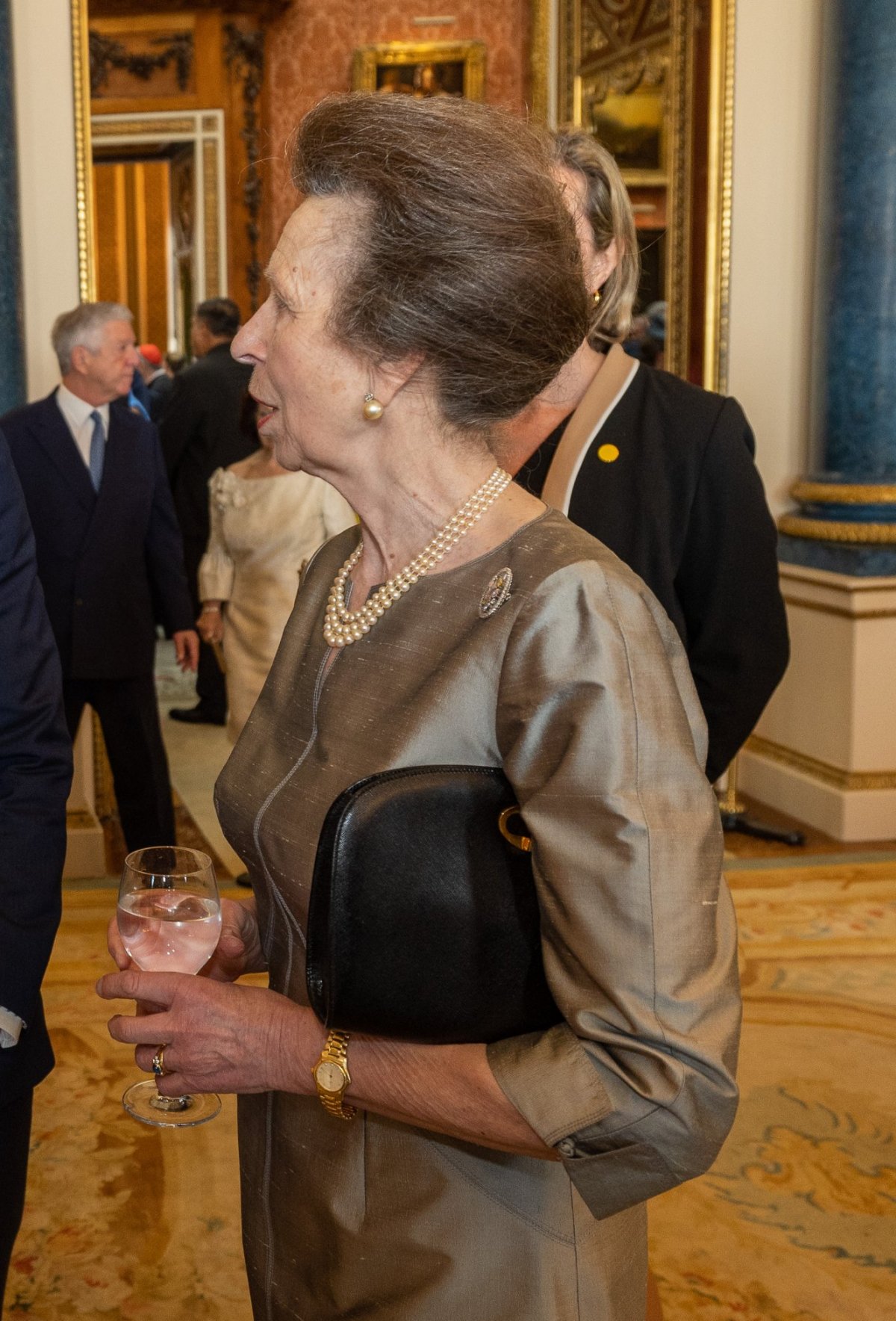 La Principessa Reale parla con il Principe e la Principessa Erarìa di Norvegia (non in foto) durante una ricezione a Buckingham Palace per gli ospiti stranieri che partecipano all'incoronazione del Re Carlo III il 5 maggio 2023 a Londra, Inghilterra (Ministero degli Affari Esteri e dello Sviluppo)