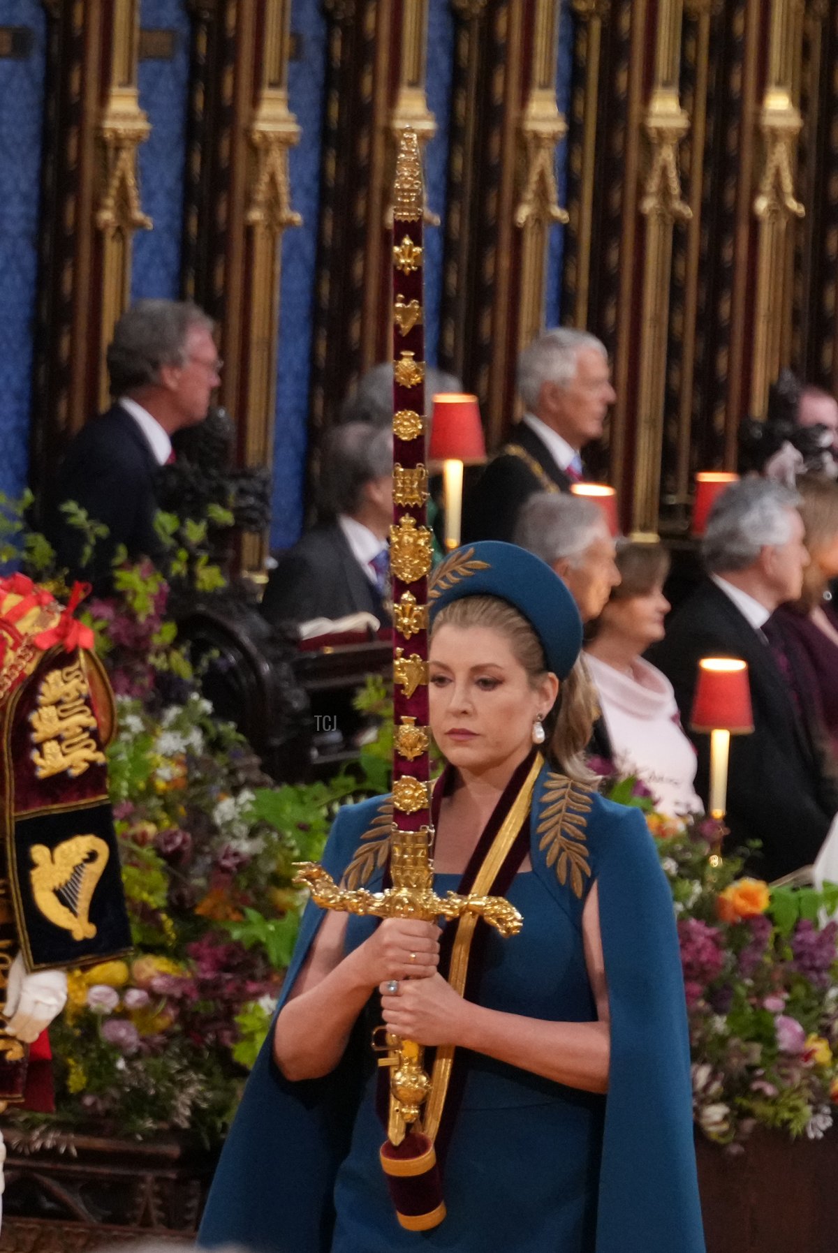 Il Presidente del Consiglio, Penny Mordaunt, porta la Spada di Stato, in processione il 6 maggio 2023 a Londra, Inghilterra (Victoria Jones - WPA Pool/Getty Images)