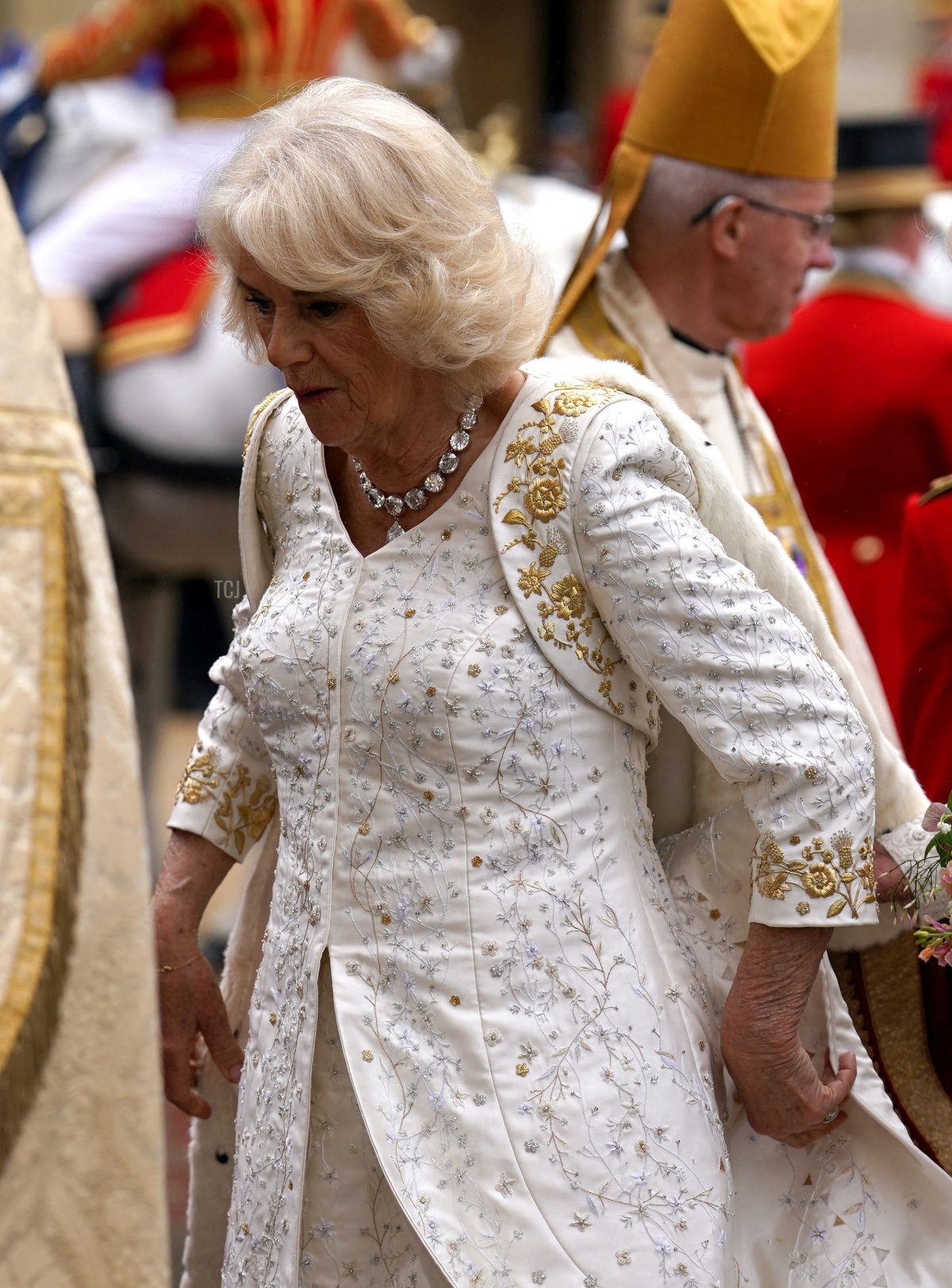 La Regina Camilla arriva all'Abbazia di Westminster nel centro di Londra il 6 maggio 2023, prima dell'incoronazione (ANDREW MILLIGAN/POOL/AFP via Getty Images)