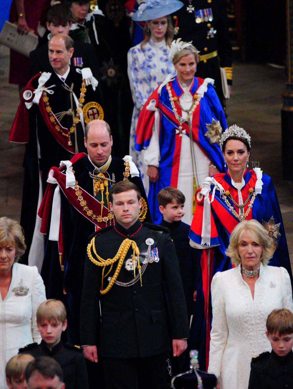 Il Principe e la Principessa di Galles e il Duca e la Duchessa di Edimburgo sono ritratti con i loro figli mentre escono dall'Abbazia di Westminster dopo la cerimonia di incoronazione, 6 maggio 2023 (Ben Birchall - WPA Pool/Getty Images)