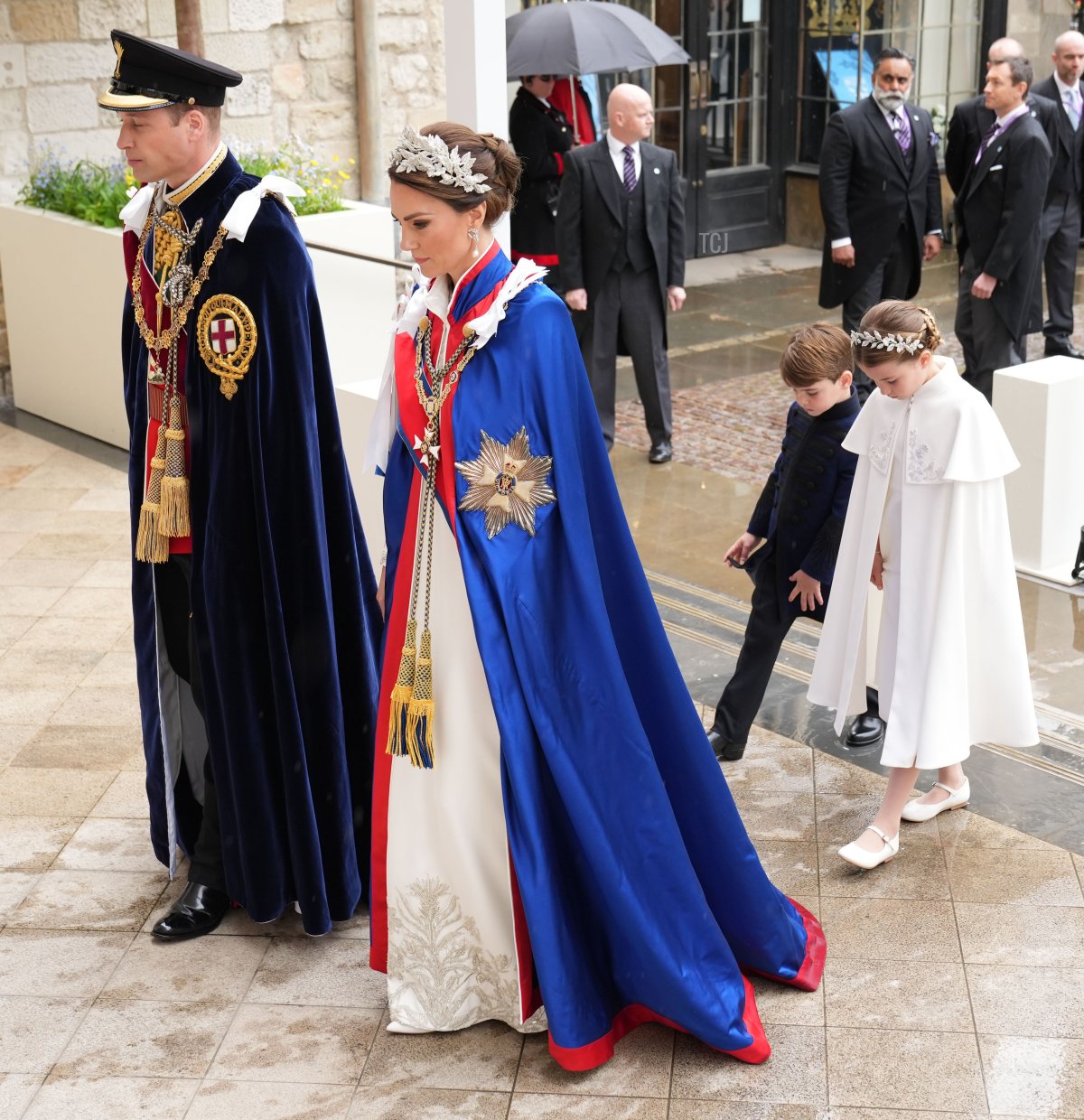 Il Principe e la Principessa di Galles, con la Principessa Charlotte e il Principe Louis, arrivano all'Abbazia di Westminster per la cerimonia di incoronazione, 6 maggio 2023 (Dan Charity - WPA Pool/Getty Images)