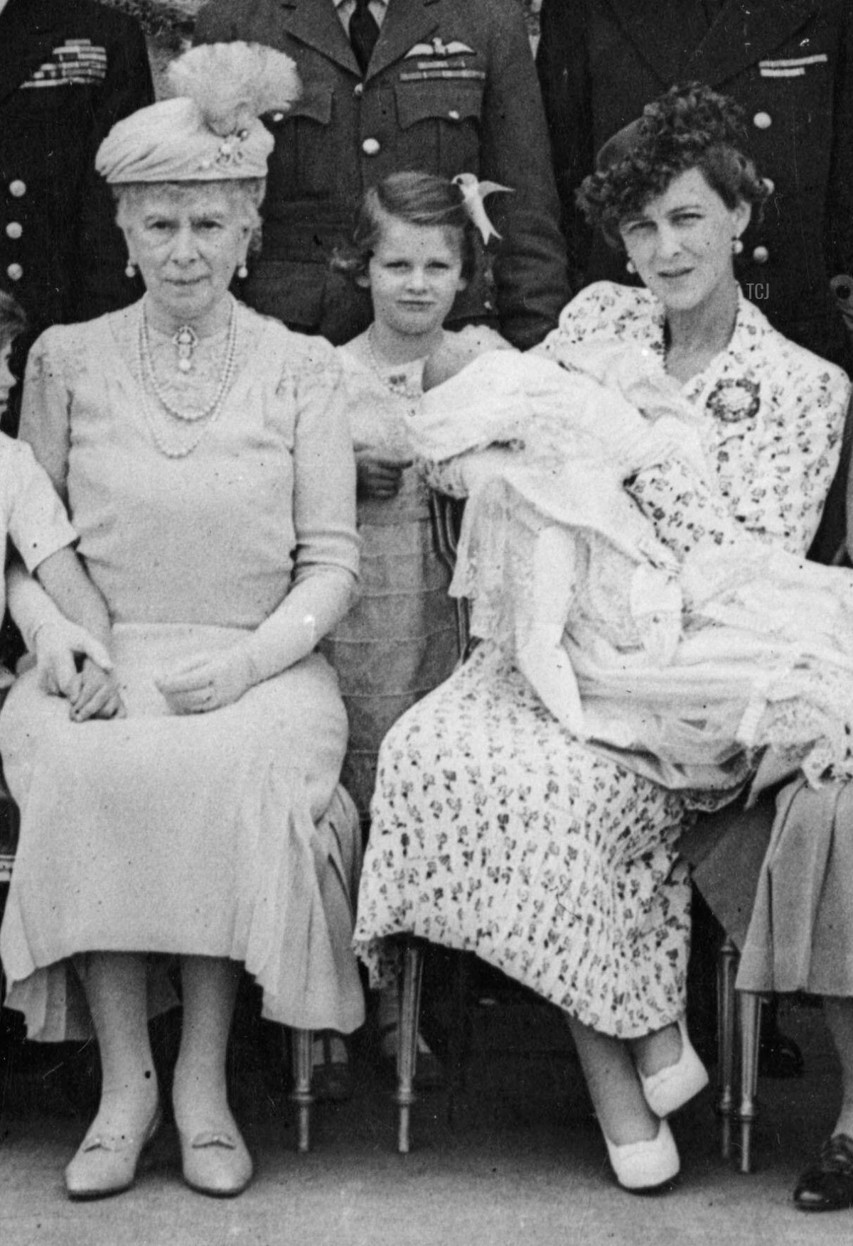 La Regina Mary, la Principessa Alexandra di Kent e la Principessa Marina, Duchessa di Kent durante il battesimo di Prince Michael di Kent a Windsor Castle il 4 agosto 1942 (Chronicle/Alamy)