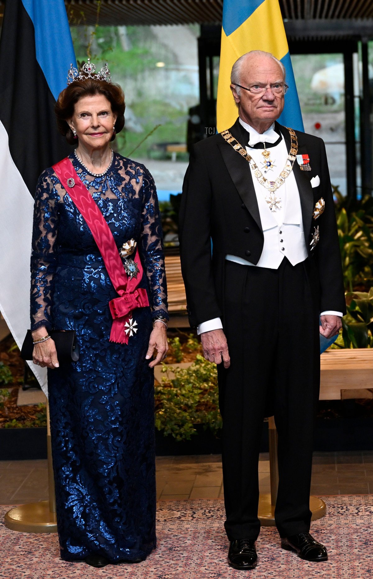 Il re Carlo XVI Gustavo e la regina Silvia di Svezia partecipano a una cena di stato ospitata dal presidente dell'Estonia a Tallinn, 2 maggio 2023 (Pontus Lundahl/TT News Agency/Alamy)