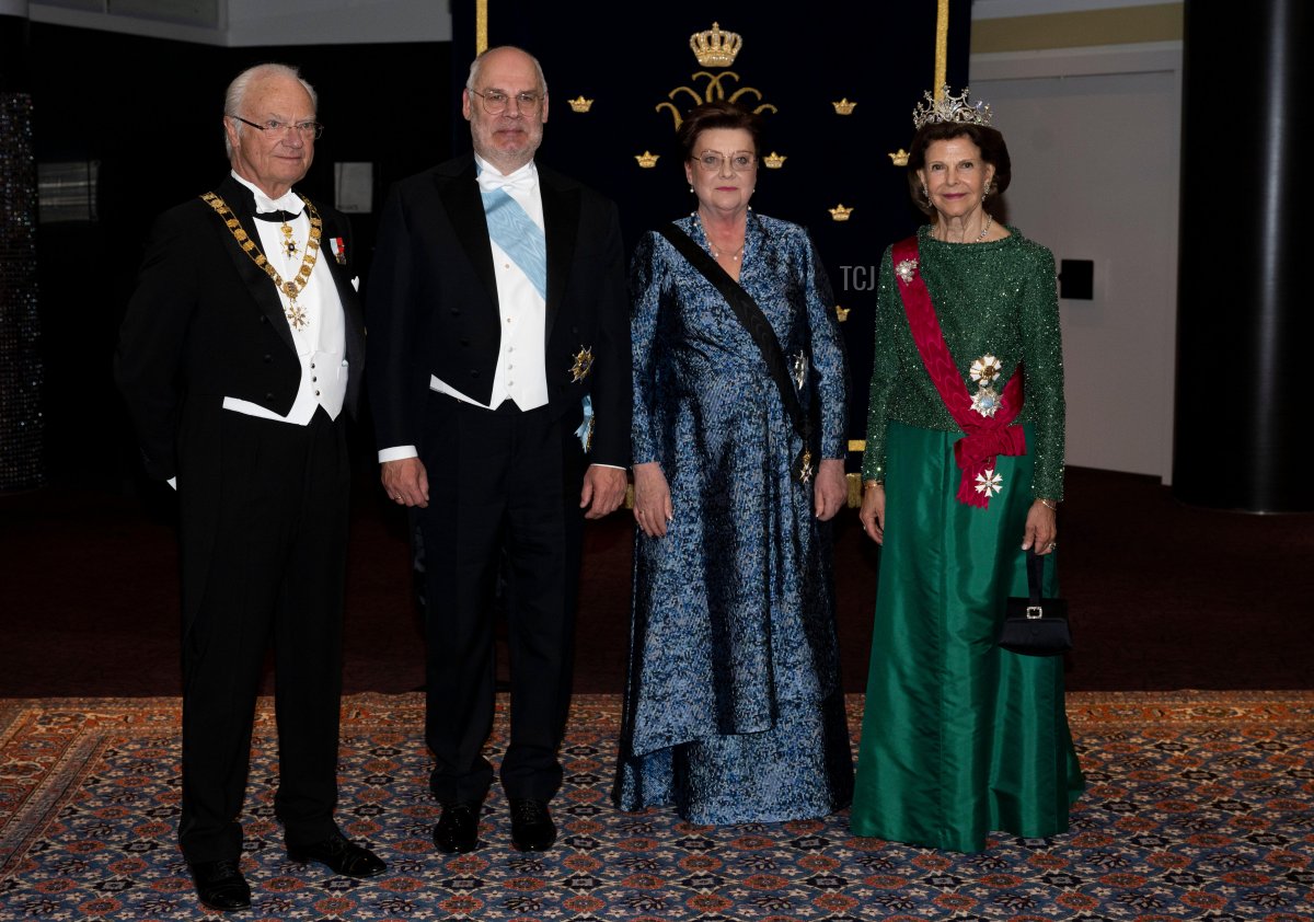 Il re Carlo XVI Gustavo e la regina Silvia di Svezia partecipano alla cena di ritorno a Tallinn durante la visita di stato in Estonia, 3 maggio 2023 (Pontus Lundahl/TT News Agency/Alamy)