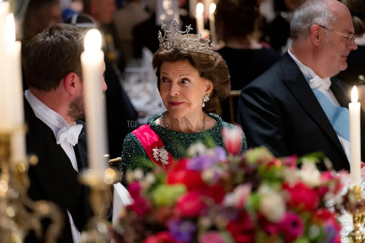 La regina Silvia di Svezia partecipa alla cena di ritorno a Tallinn durante la visita di stato in Estonia, 3 maggio 2023 (Pontus Lundahl/TT News Agency/Alamy)