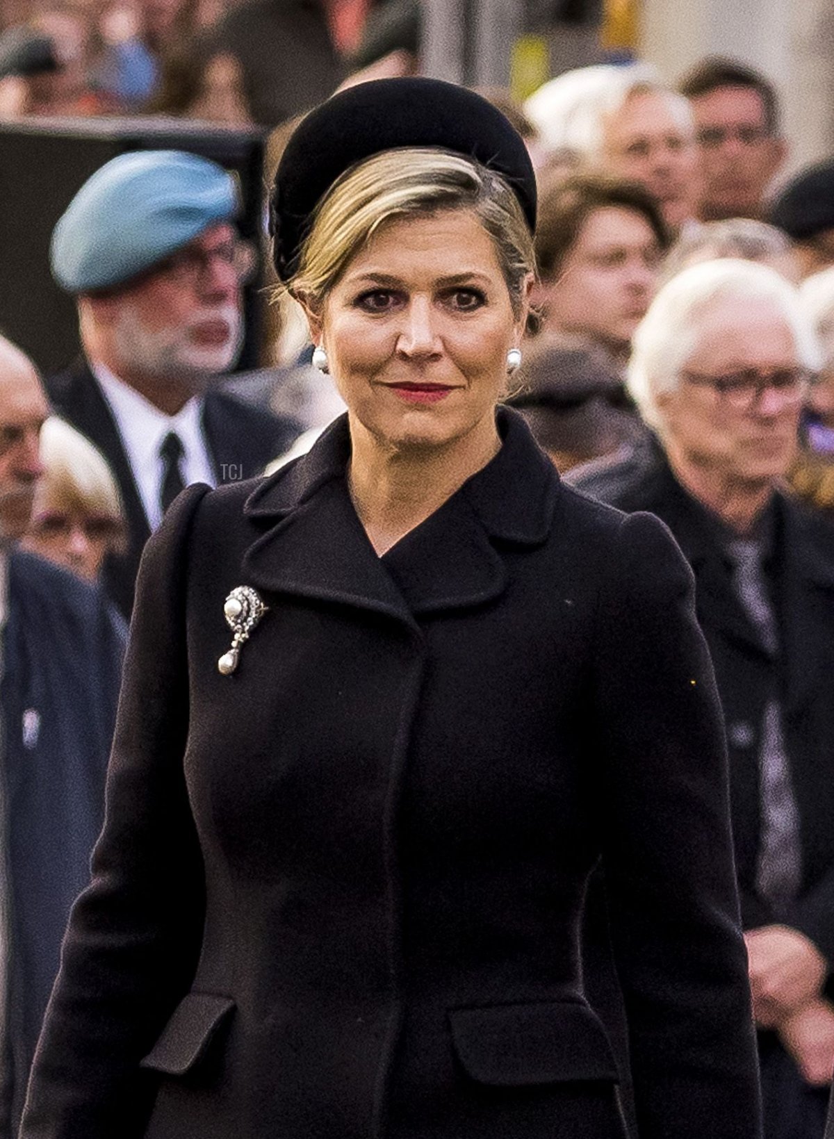 La Regina dei Paesi Bassi partecipa alle commemorazioni della Giornata Nazionale del Ricordo nella Piazza Dam ad Amsterdam, 4 maggio 2023 (REMKO DE WAAL/ANP/AFP via Getty Images)