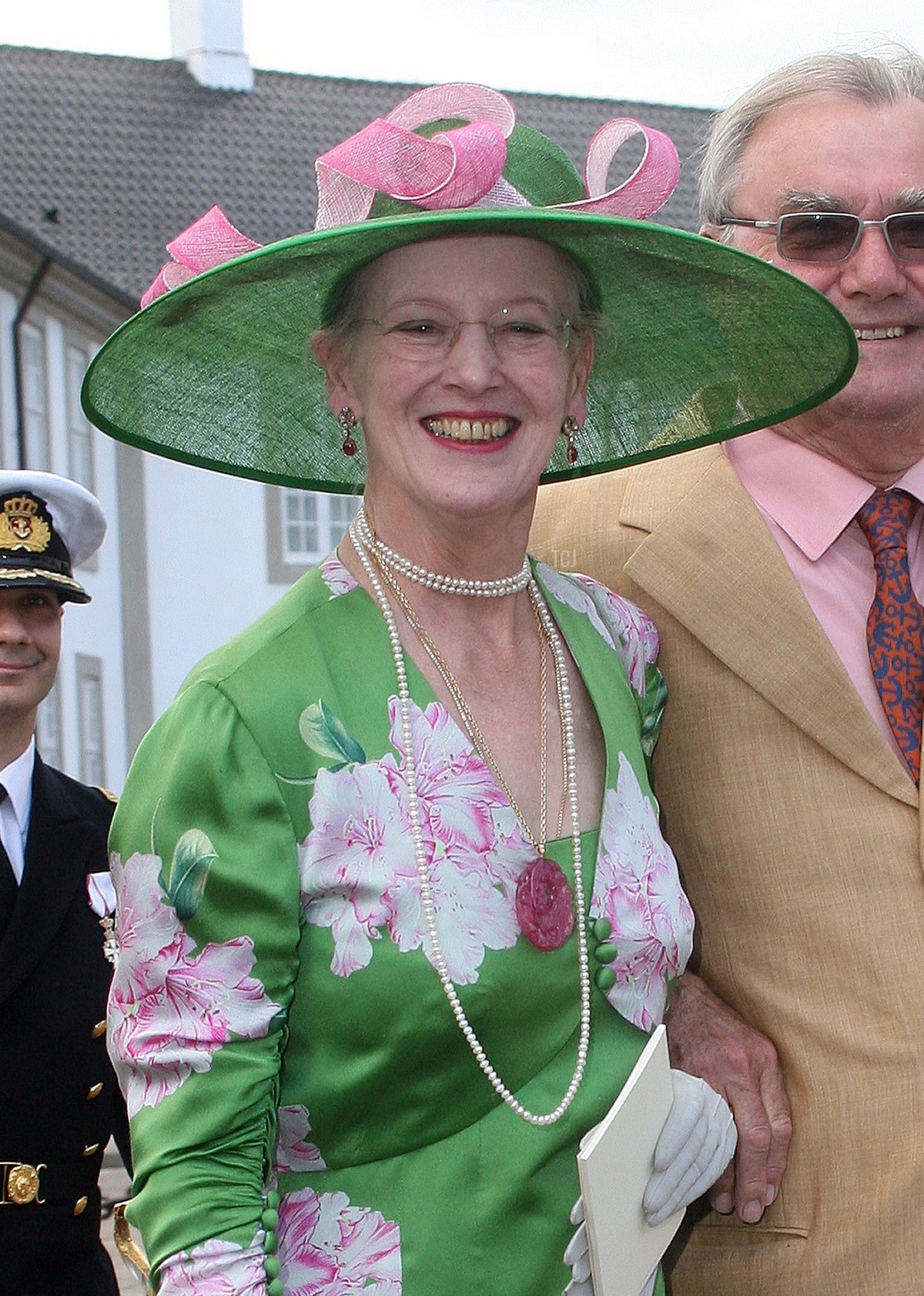 Regina Margrethe II e il Principe Henrik di Danimarca partecipano al battesimo della loro nipote, Principessa Isabella, a Fredensborg, 1 luglio 2007 (Niels Henrik Dam/Getty Images)