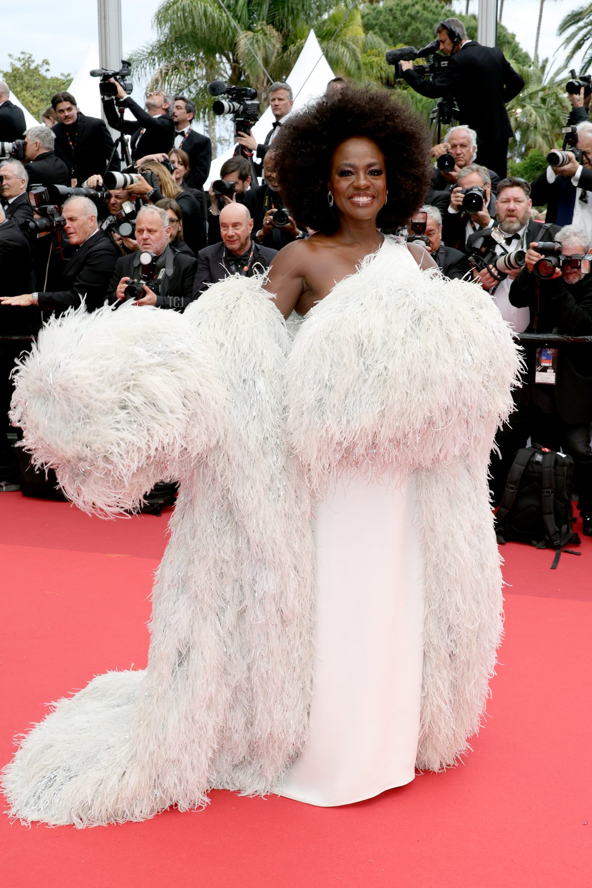 Viola Davis arriva per la proiezione del film 'Kaibutsu' durante il 76° Festival del Cinema di Cannes in Francia il 17 maggio 2023 (Andreas Rentz/Getty Images)