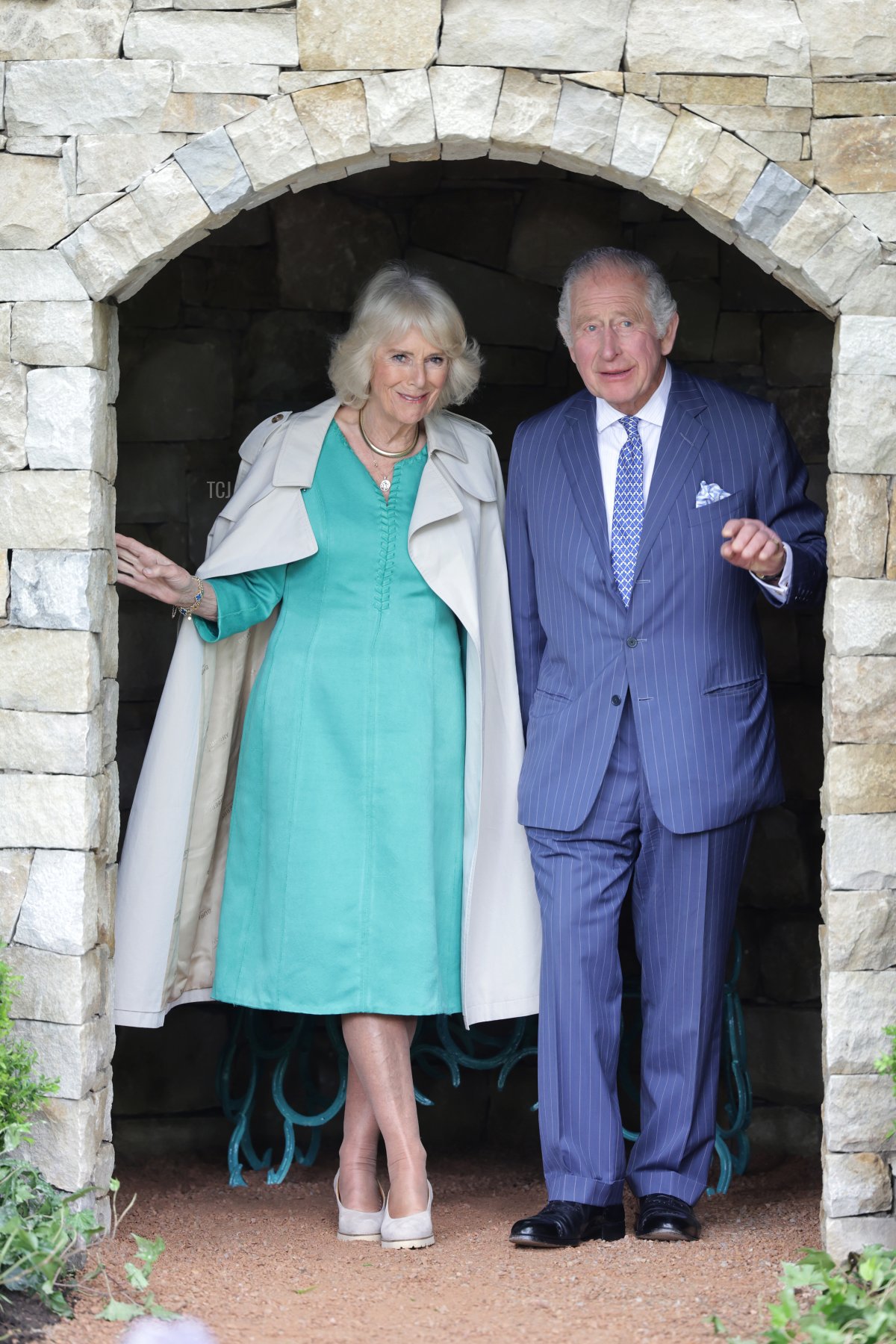 Il Re Carlo III e la Regina Camilla inaugurano il nuovo Giardino della Coronazione durante il primo giorno della loro visita di due giorni in Irlanda del Nord, il 24 maggio 2023 a Newtownabbey, Irlanda del Nord (Chris Jackson/Getty Images)